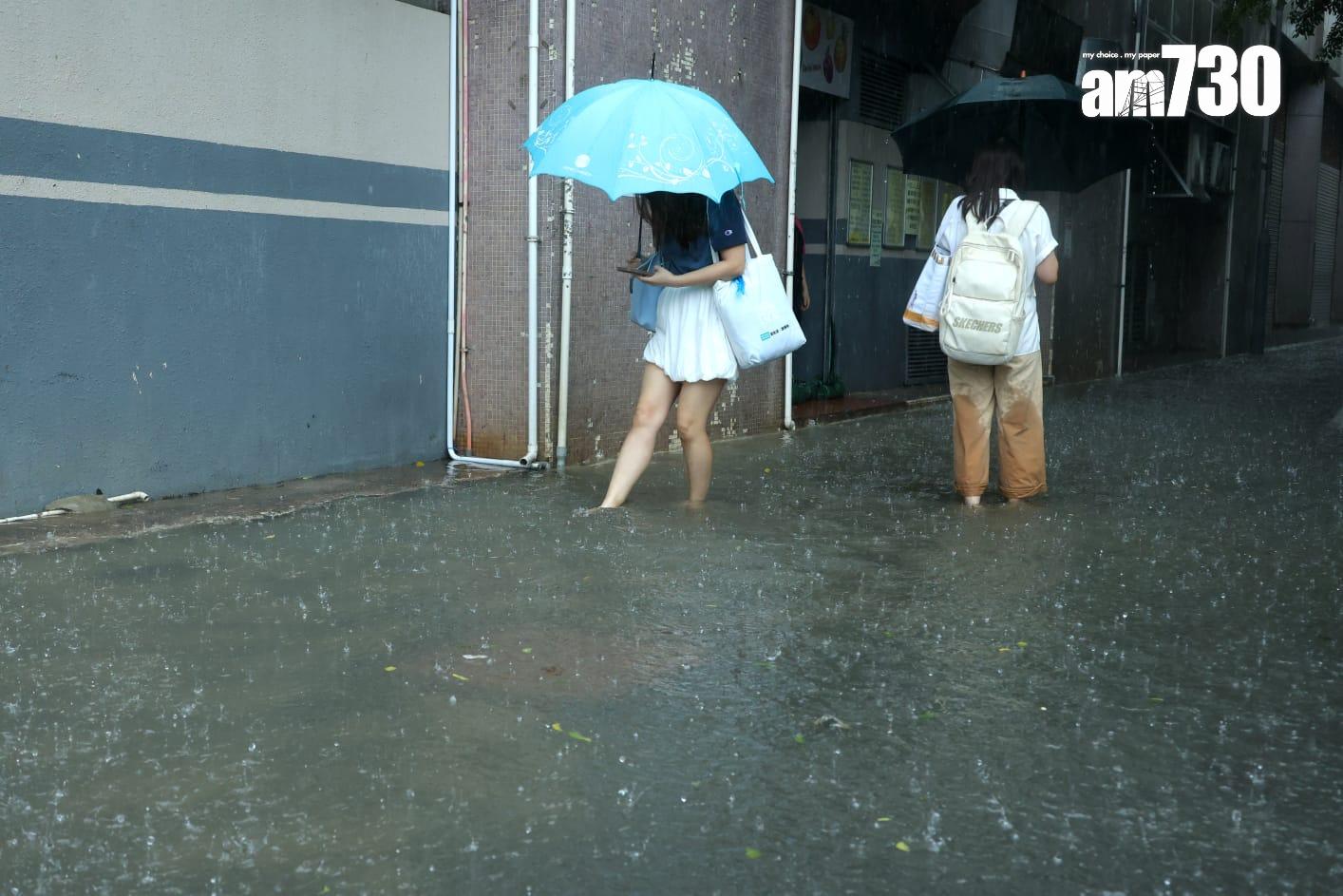 天文台昨晨發出黑雨,持續近11小時,創出多項紀錄。(林俊源攝)