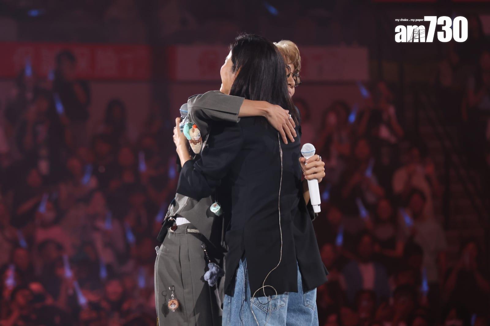 宣萱與林家謙合唱《難兄難弟》及《在空中的這一秒》。 (林俊源攝)