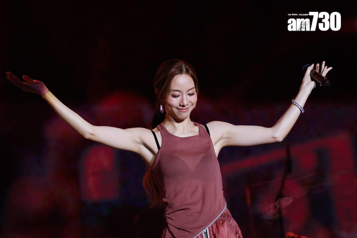 鄧麗欣入行多年首站拉闊舞台。 (蘇文傑攝)