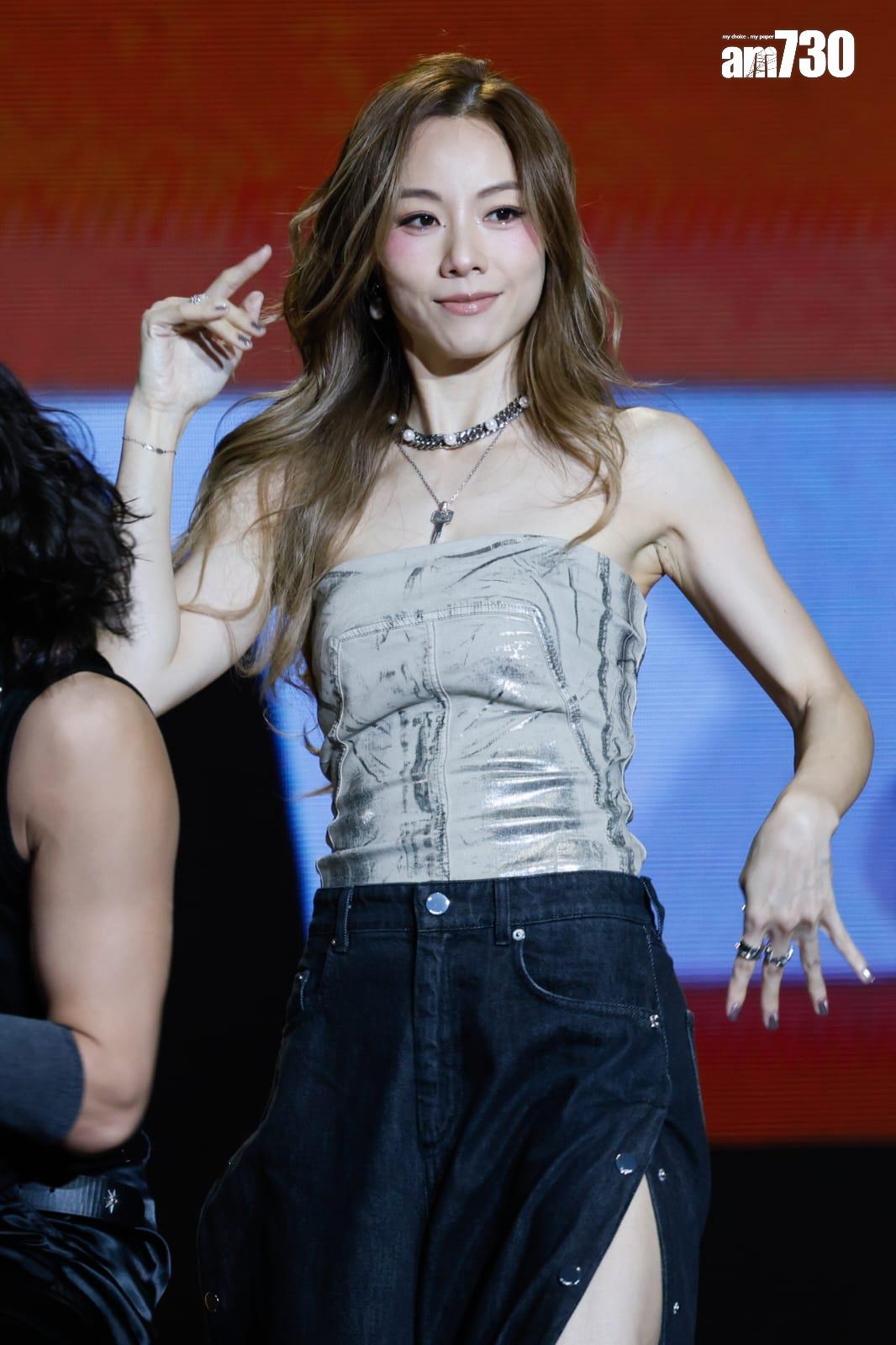 鄧麗欣獲台籍男友與母親到場支持。 (蘇文傑攝)