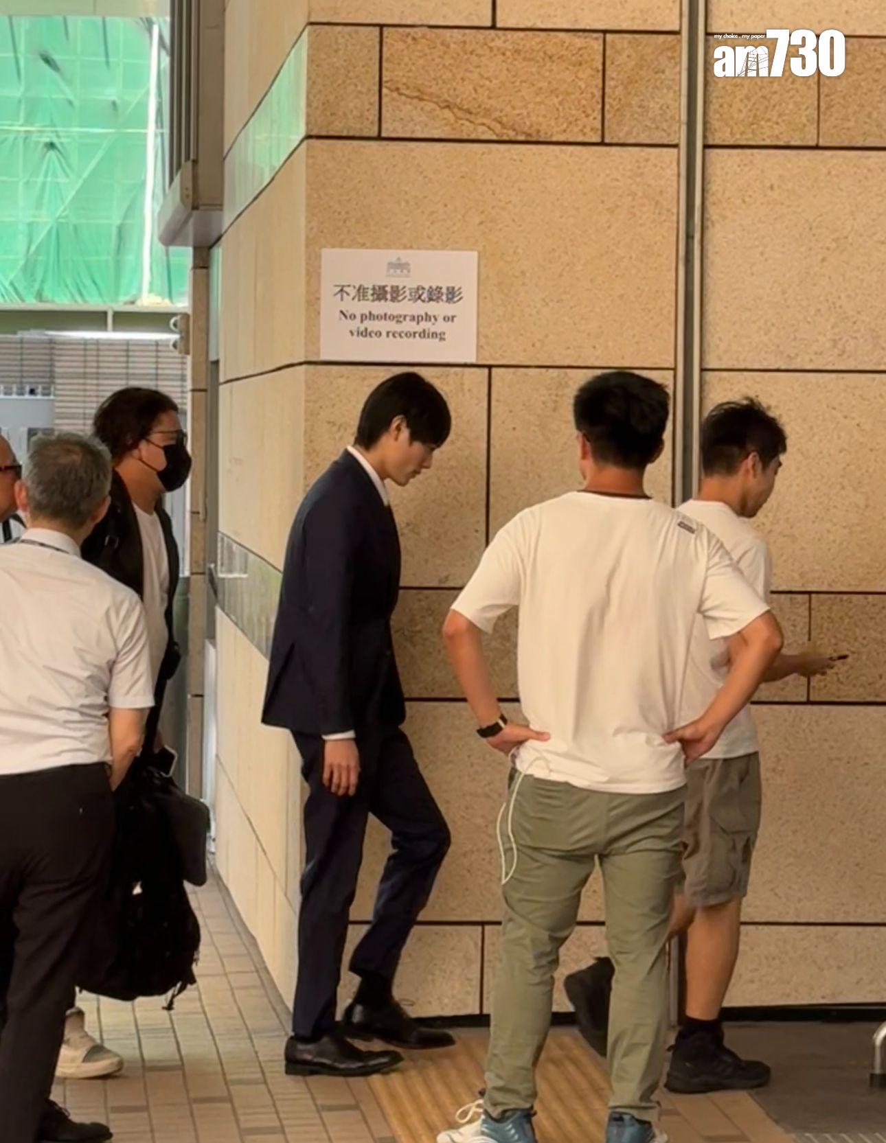 上村謙信今午現身法院。 (娛樂組攝)