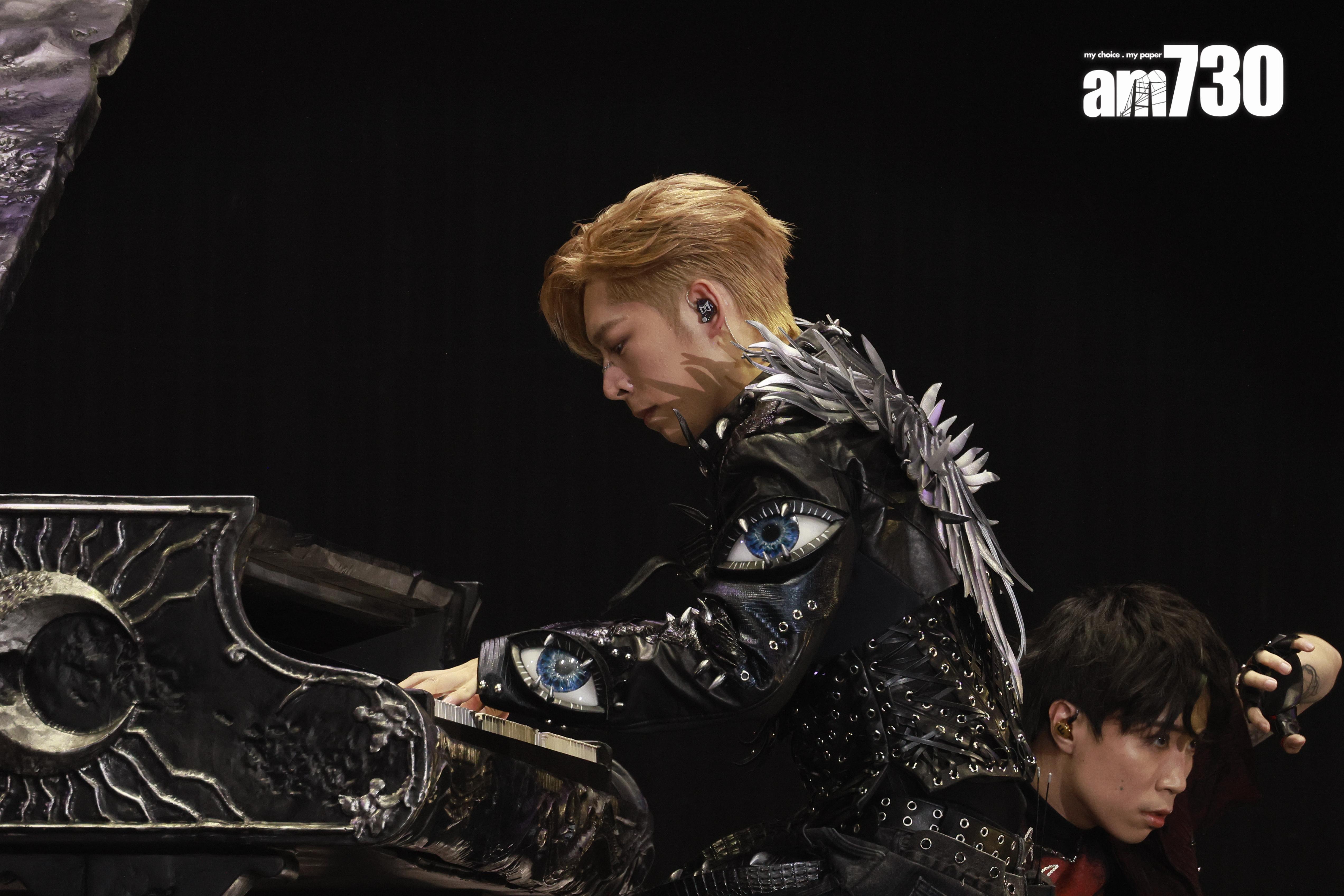 Edan唱《月光奏明曲MoonlightSonata in E minior》時大獻琴技。(娛樂組攝)