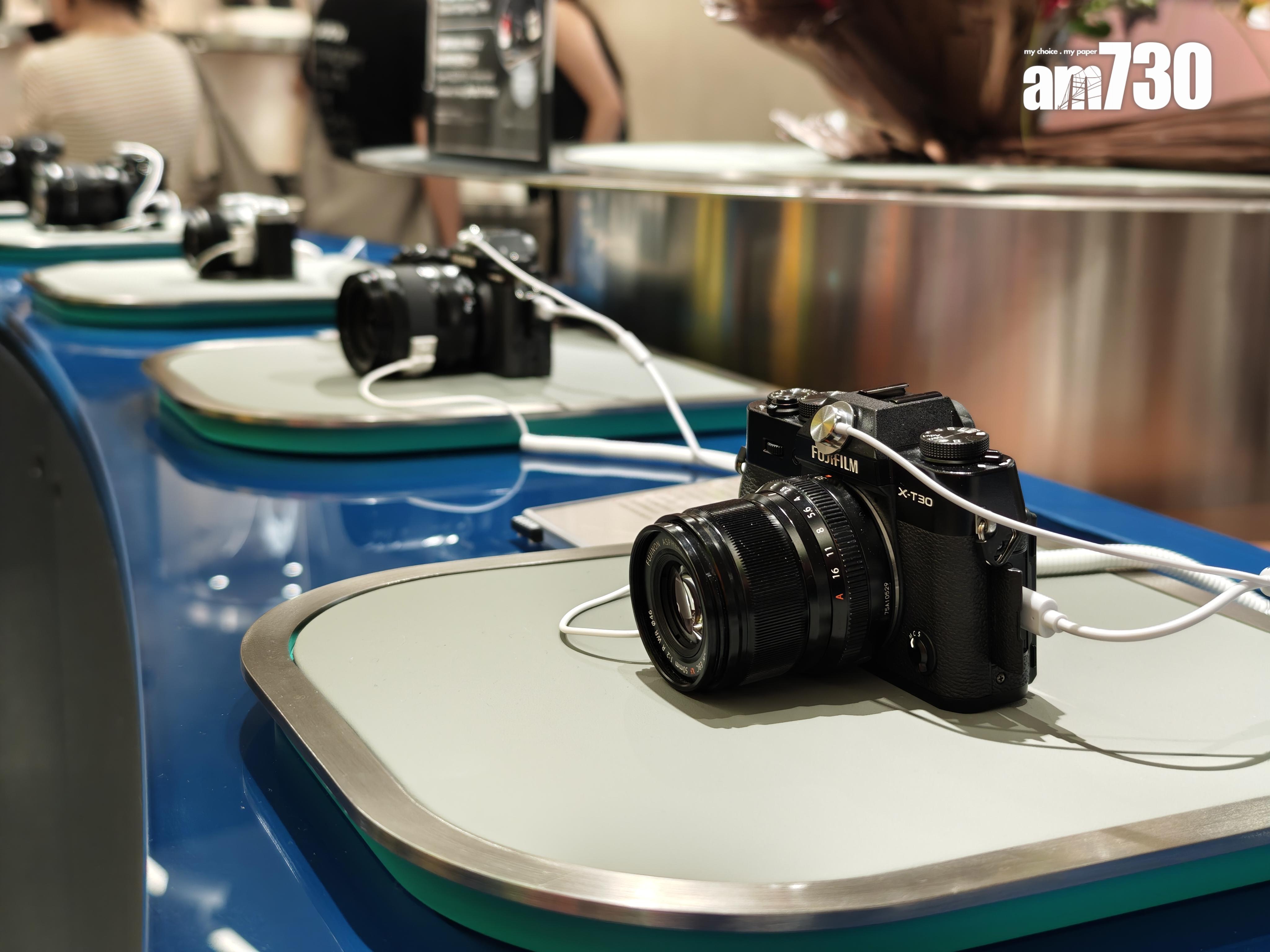 各款相機可拿上手試影。