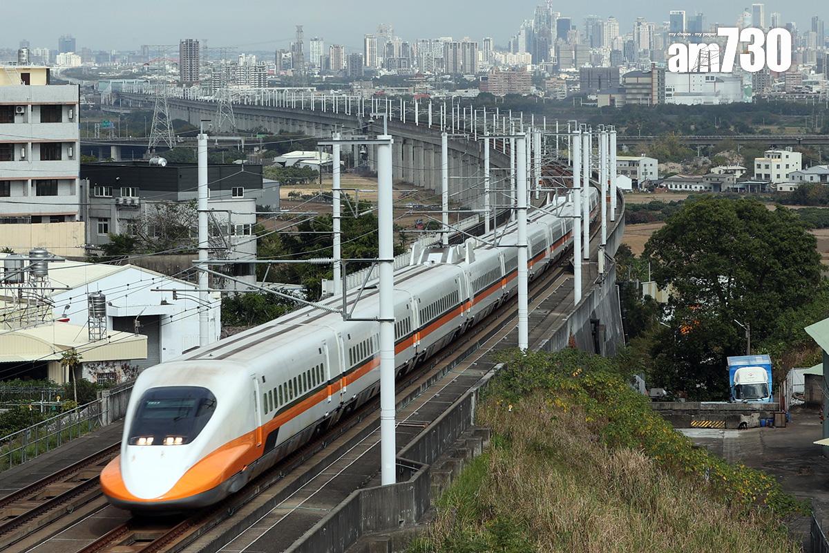 台灣高鐵下月修訂《旅客運送契約》,規定乘客在車廂用電子產品時必須使用耳筒。(資料圖片/中通社)