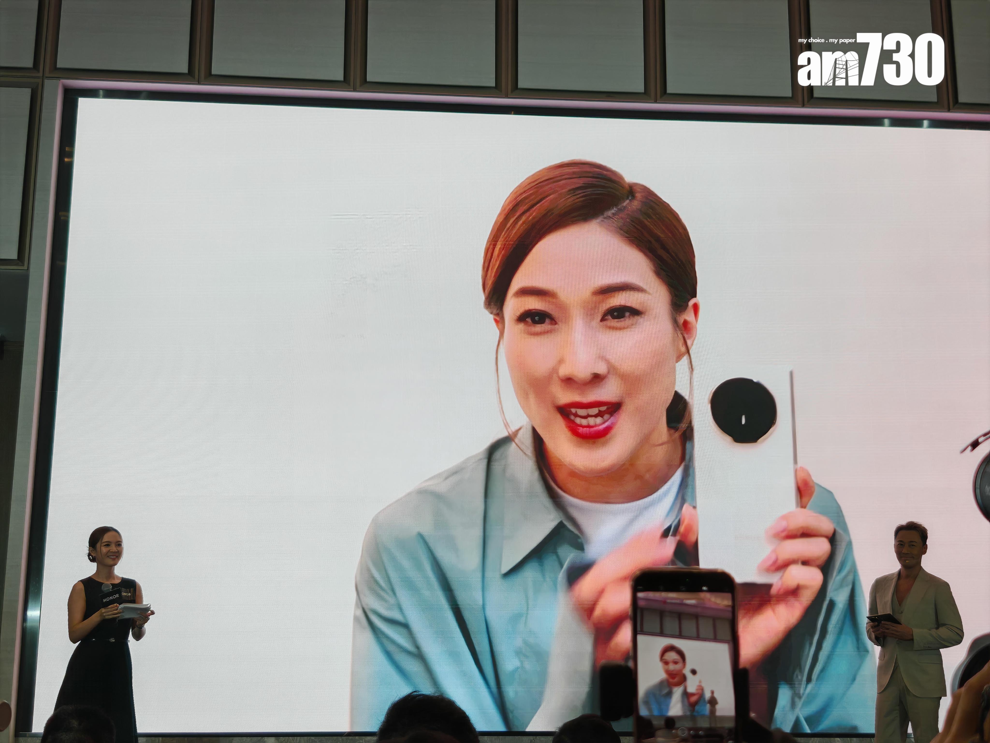 鍾嘉欣雖未有出席現場,但都有拍片造勢。