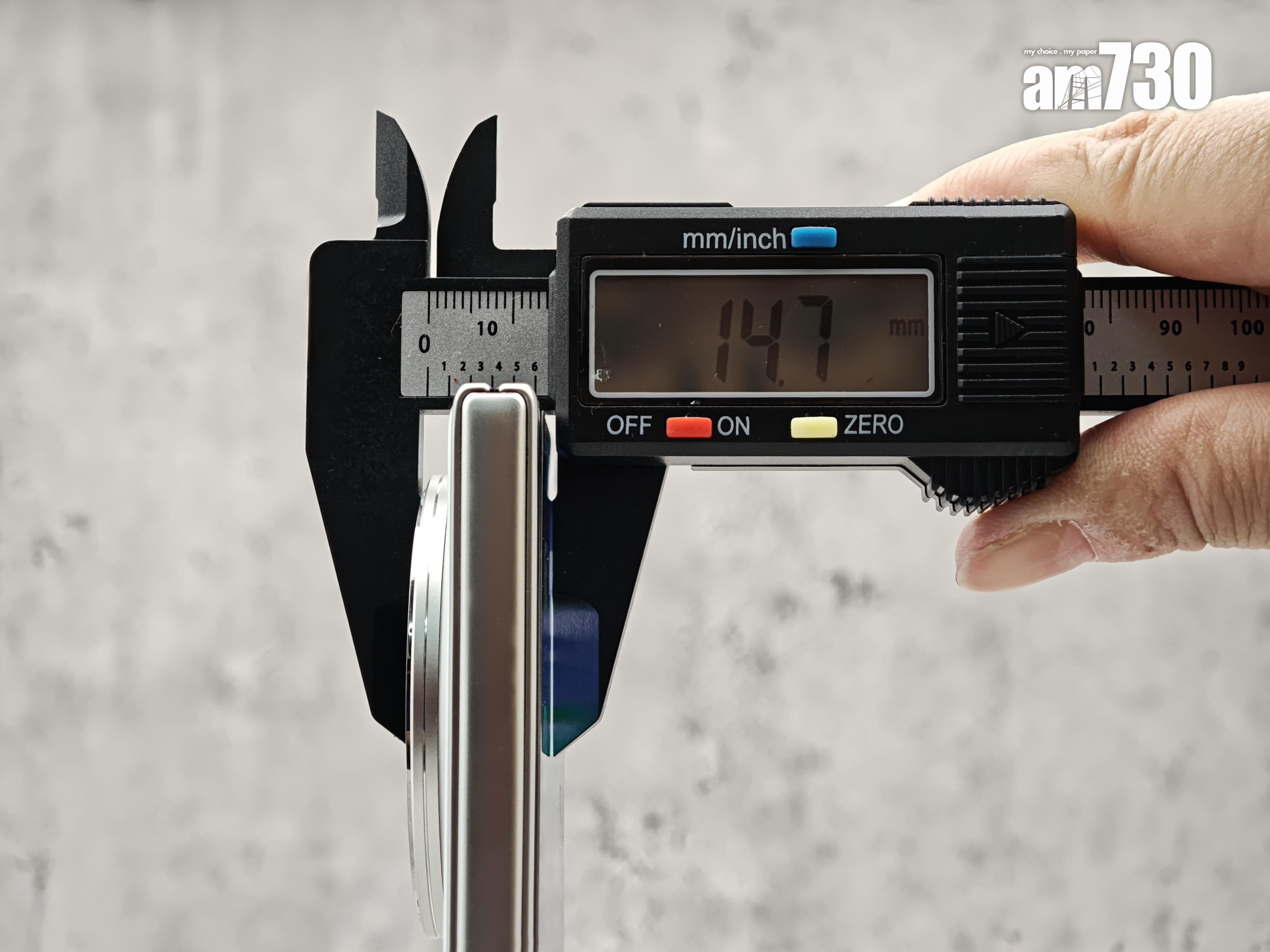 vivo X Fold5連鏡頭厚度約14.7mm。