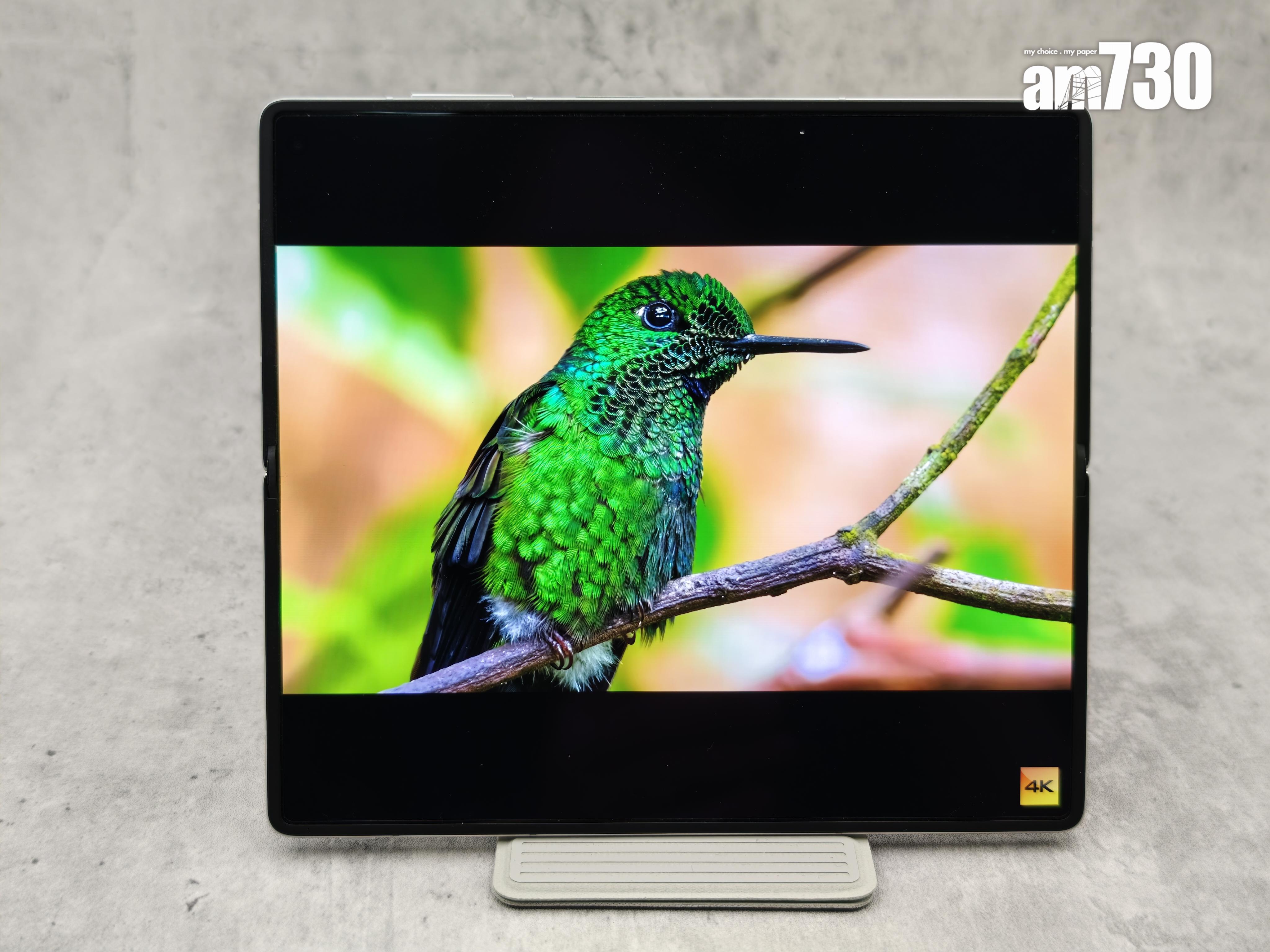 vivo X Fold5可作直或橫向使用。