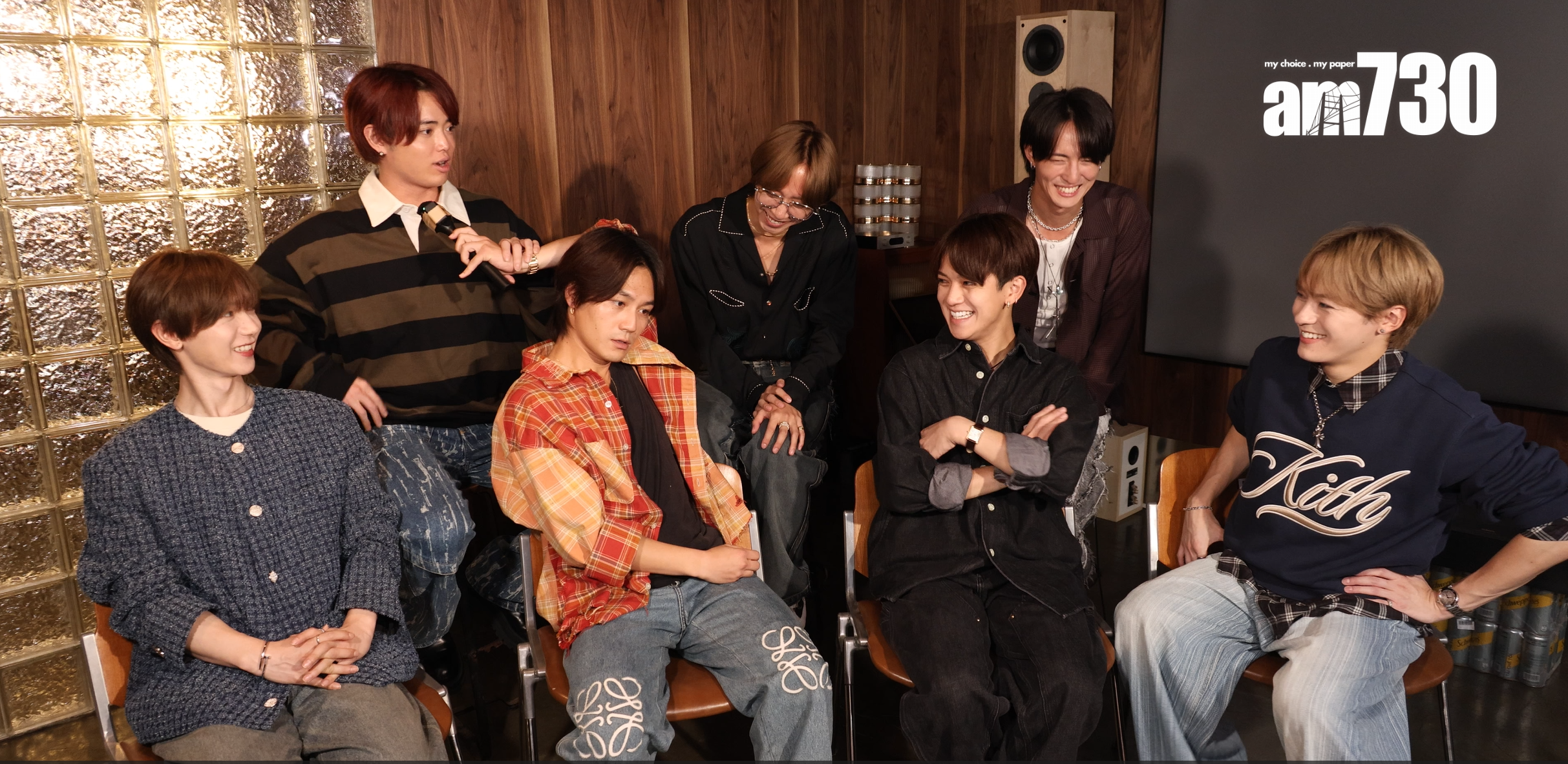 近年人氣勁升的松田元太,受訪期間成了遞咪專員。 (周令知攝)