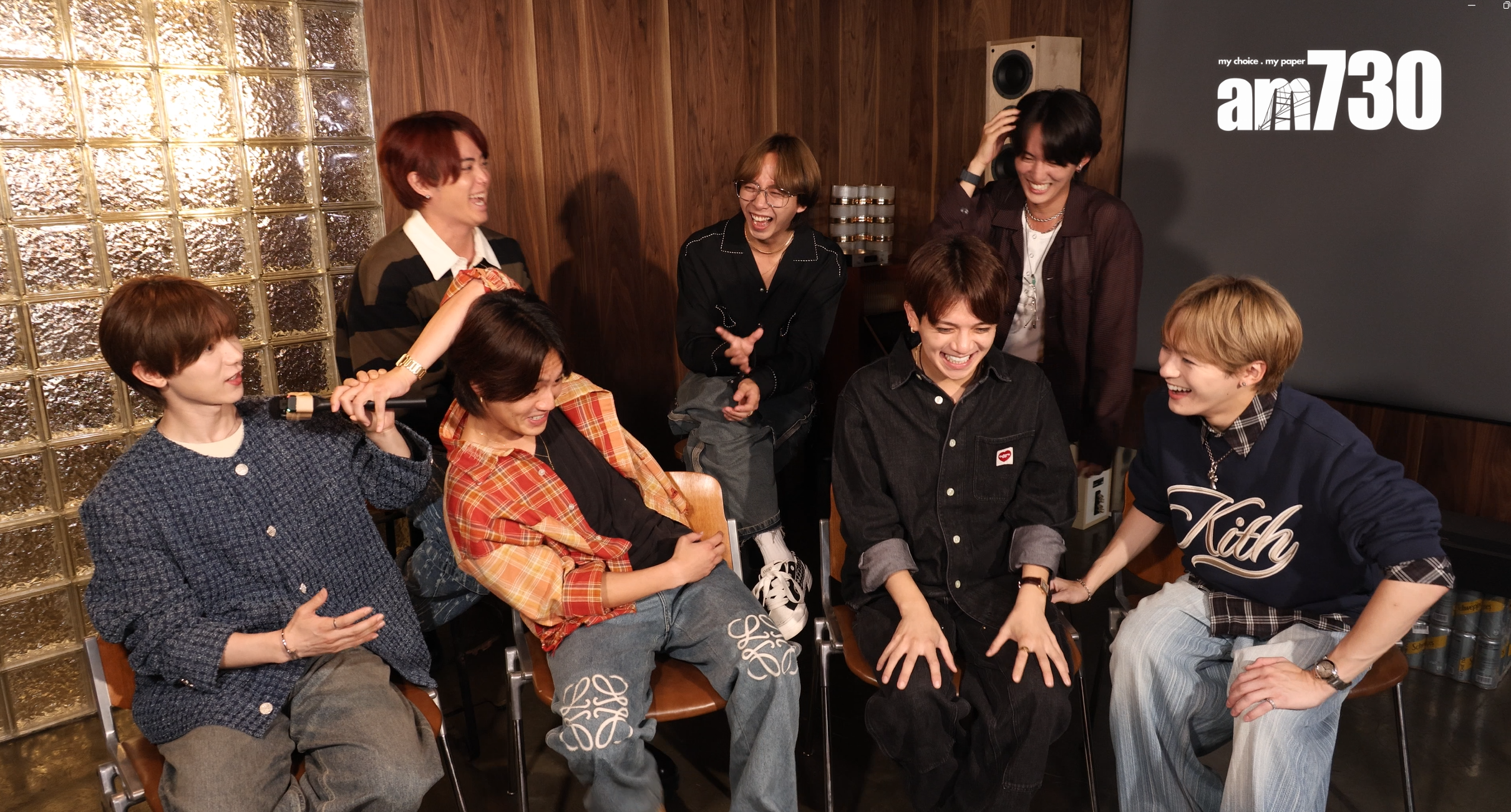 松田元太為隊友逐一遞咪還表演「折骨」。 (周令知攝)