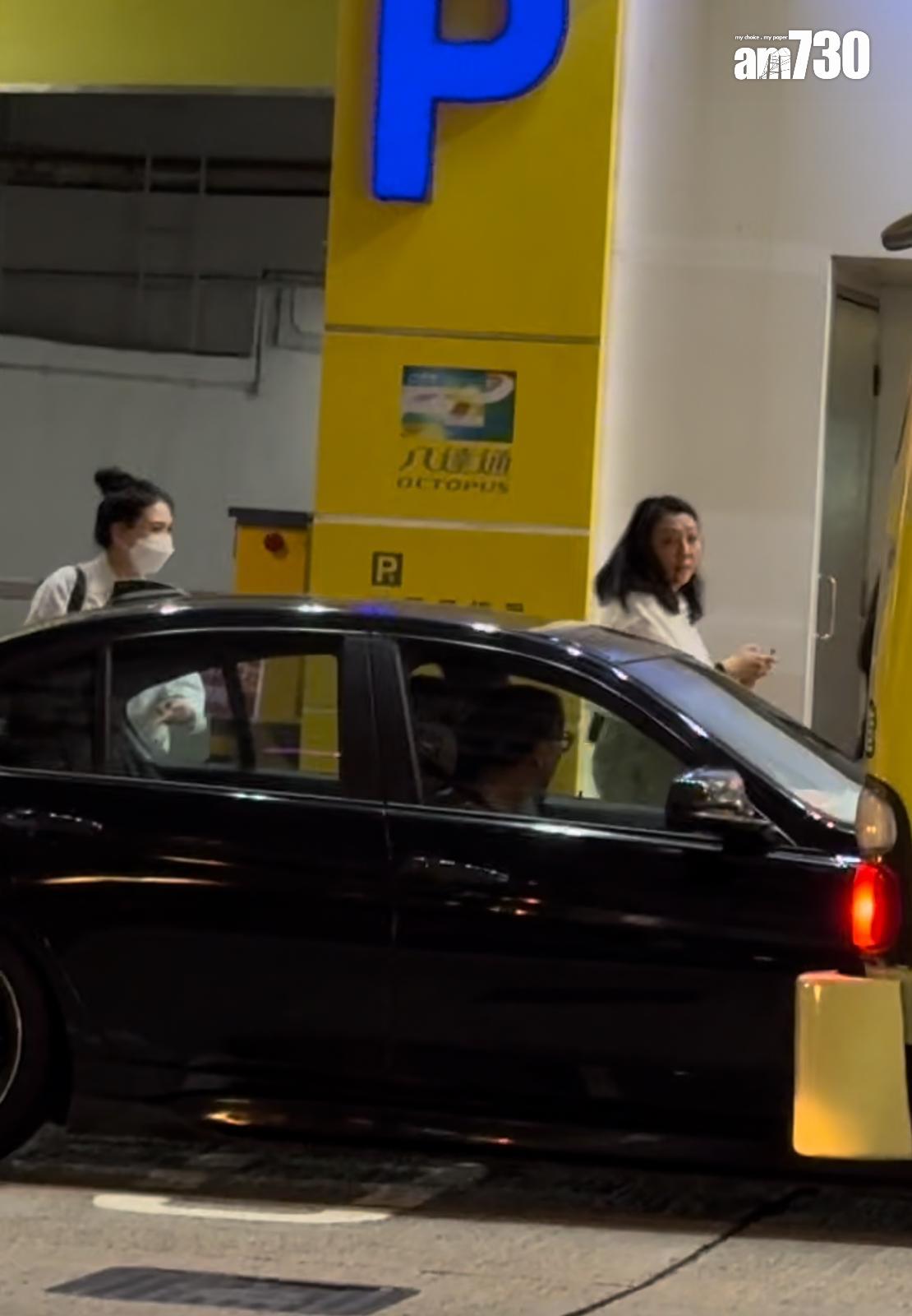 平時有司機跟出跟入的邱淑貞,今次竟與甄楚倩叫uber。 (娛樂組攝)