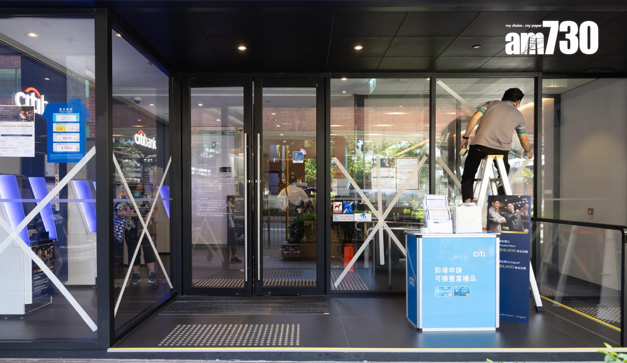 超颱樺加沙殺到,全港嚴陣應對。(蘇文傑攝)