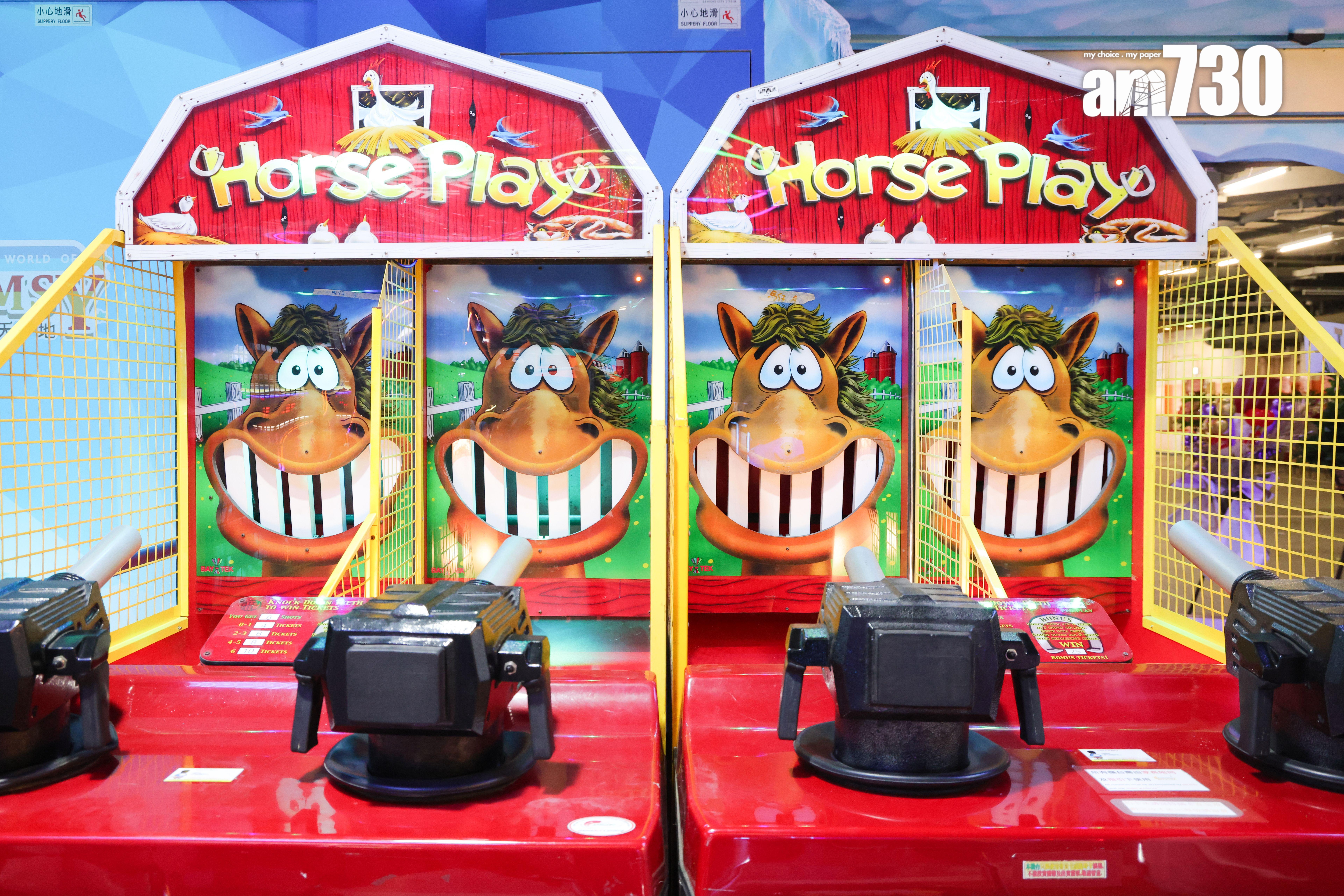 由杜拜收藏家手中搜購多部逾30年歷史射大牙機,暫時是全港,也是全亞洲最後一批原廠原版機器。(吳康琦攝)