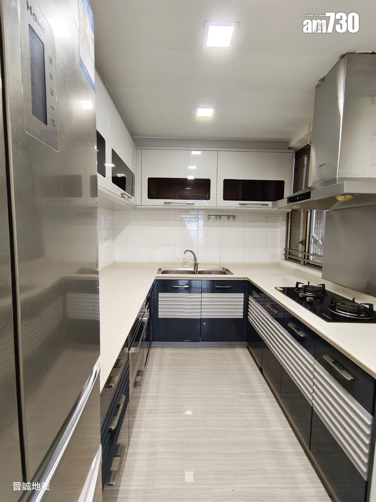 街坊客「無樓睇」照買!深井無遮擋海景三房套7年蝕230萬易主(有圖)|二手樓成交