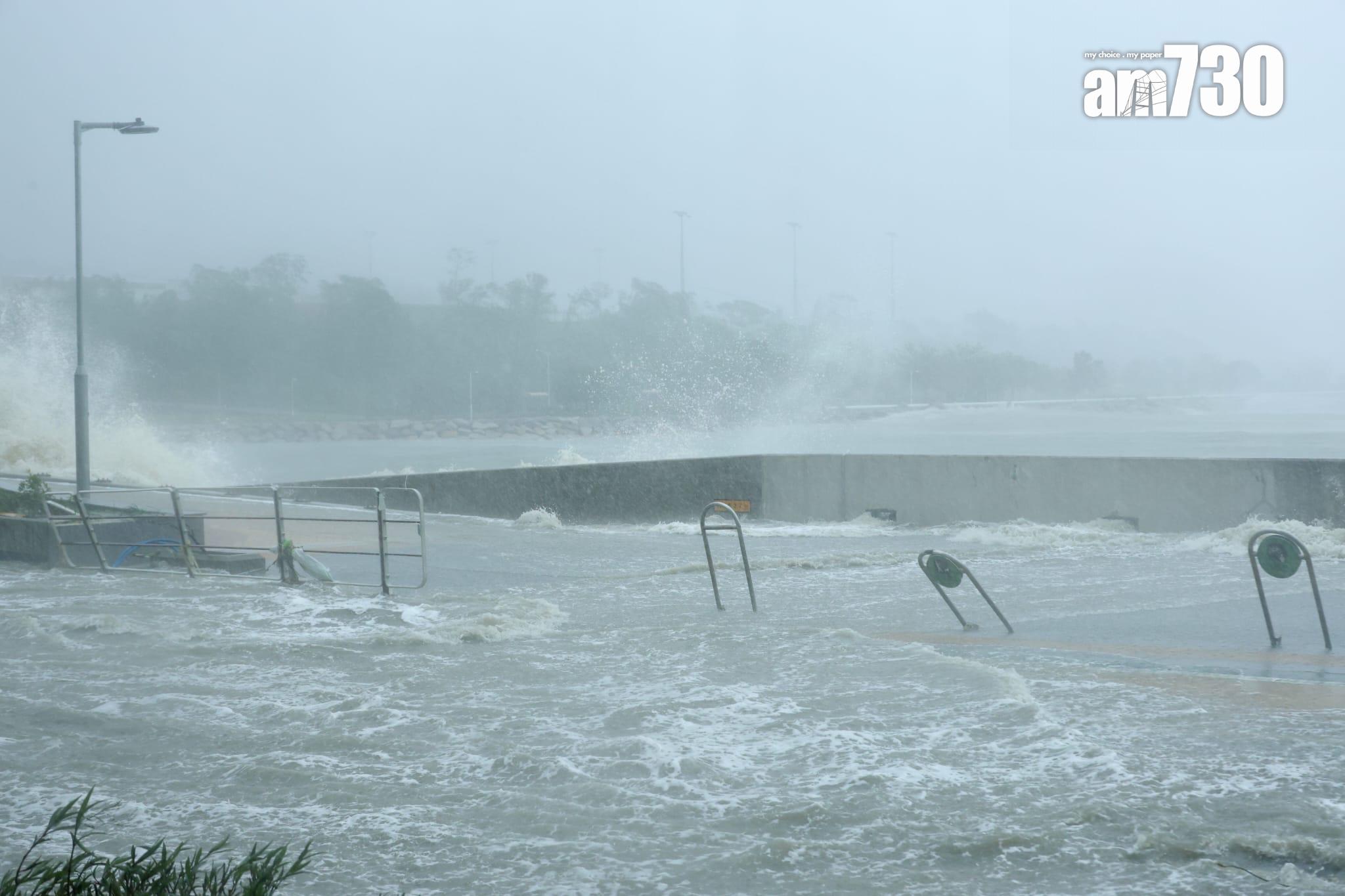 颱風樺加沙|十號波下將軍澳海水直接湧岸(林俊源攝)