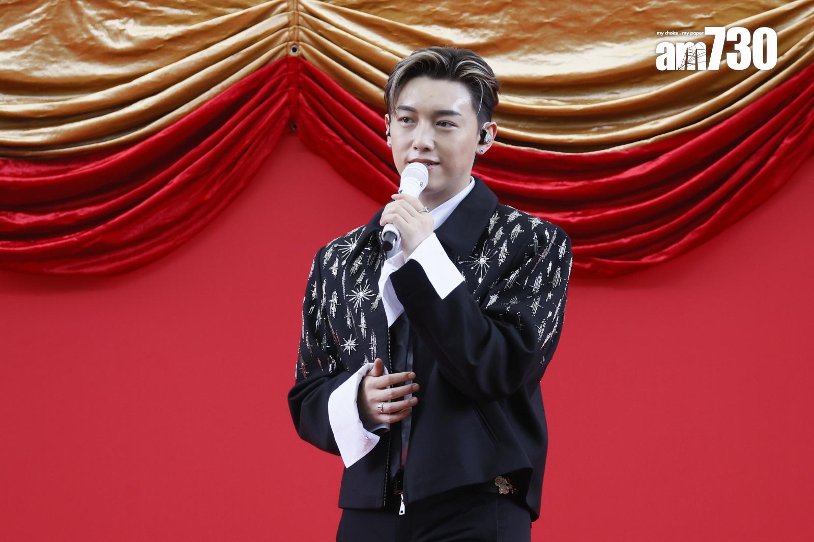 MC張天賦繼3月為沙田馬場打吡賽後,相隔半年馬季開鑼,再次擔任表演嘉賓。(蘇文傑攝)