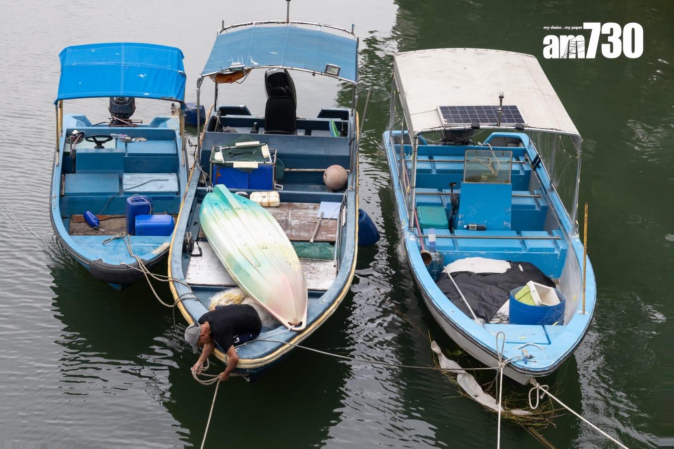 颱風樺加沙| 天文台於下午2時20分改發八號前夕,市面做好防風措施。(蘇文傑攝)