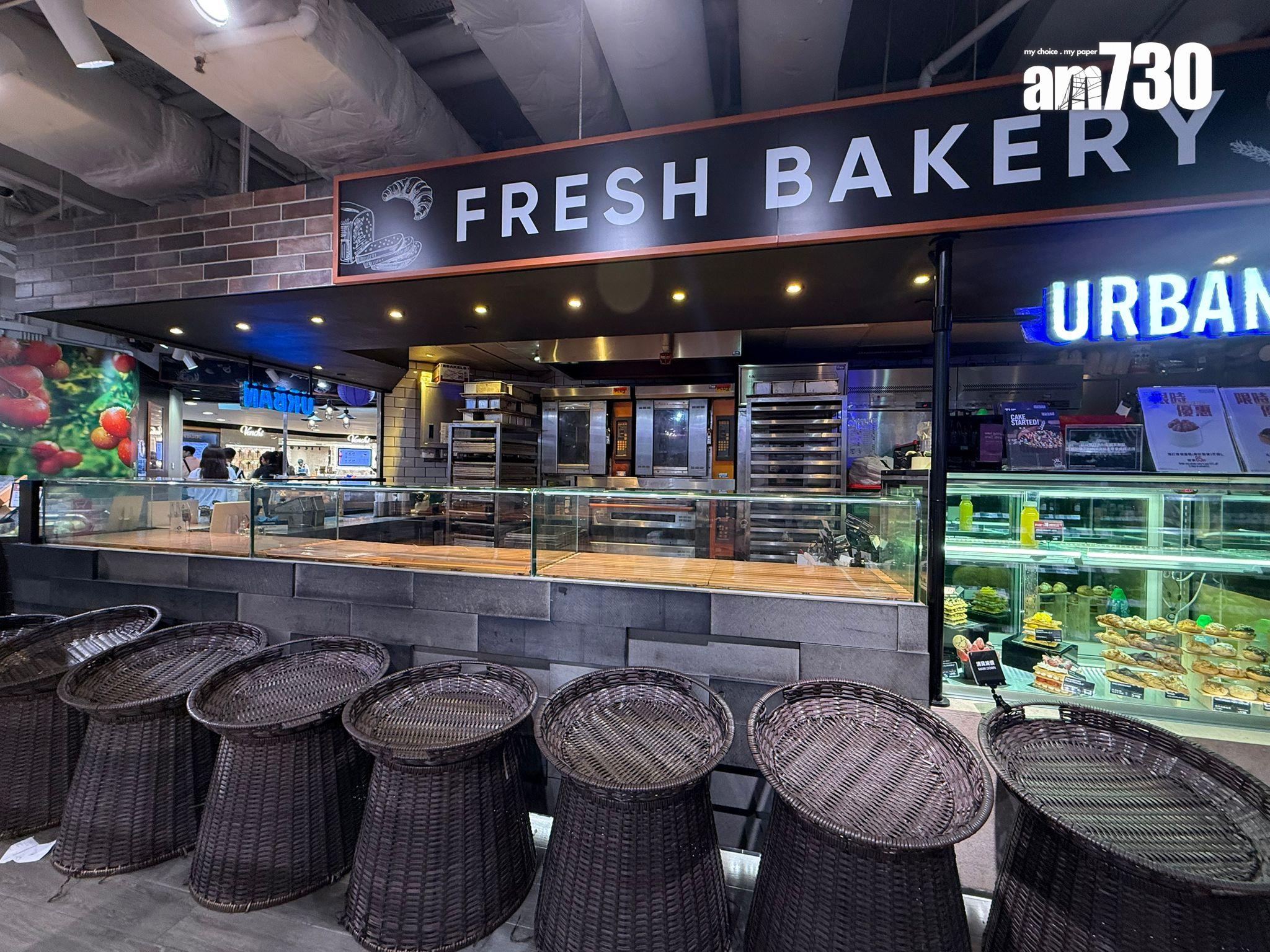 颱風樺加沙|麵包店更成為重點戰場,不少麵包售罄。(本報記者攝)