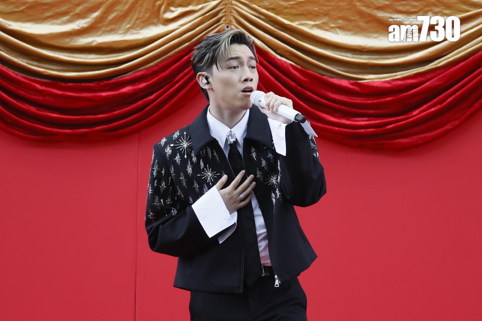 MC張天賦繼3月為沙田馬場打吡賽後,相隔半年馬季開鑼,再次擔任表演嘉賓。(蘇文傑攝)