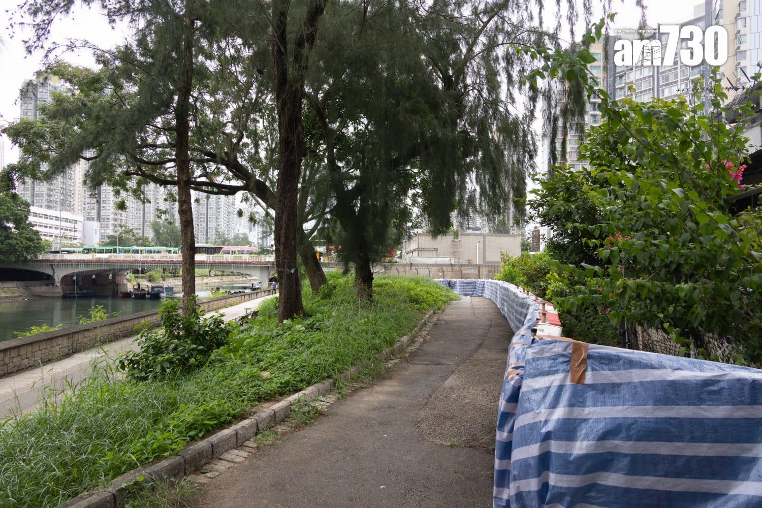 颱風樺加沙| 天文台於下午2時20分改發八號前夕,市面做好防風措施。(蘇文傑攝)