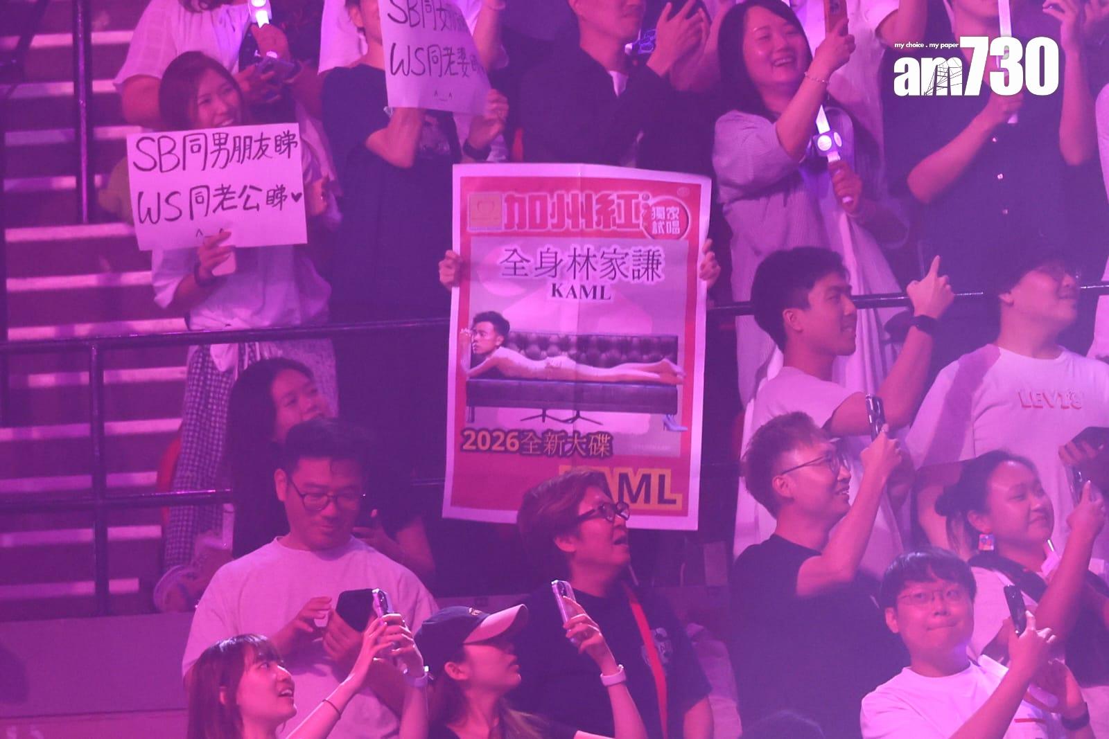 粉絲各出奇謀,務求被林家謙攝入鏡。(林俊源攝)