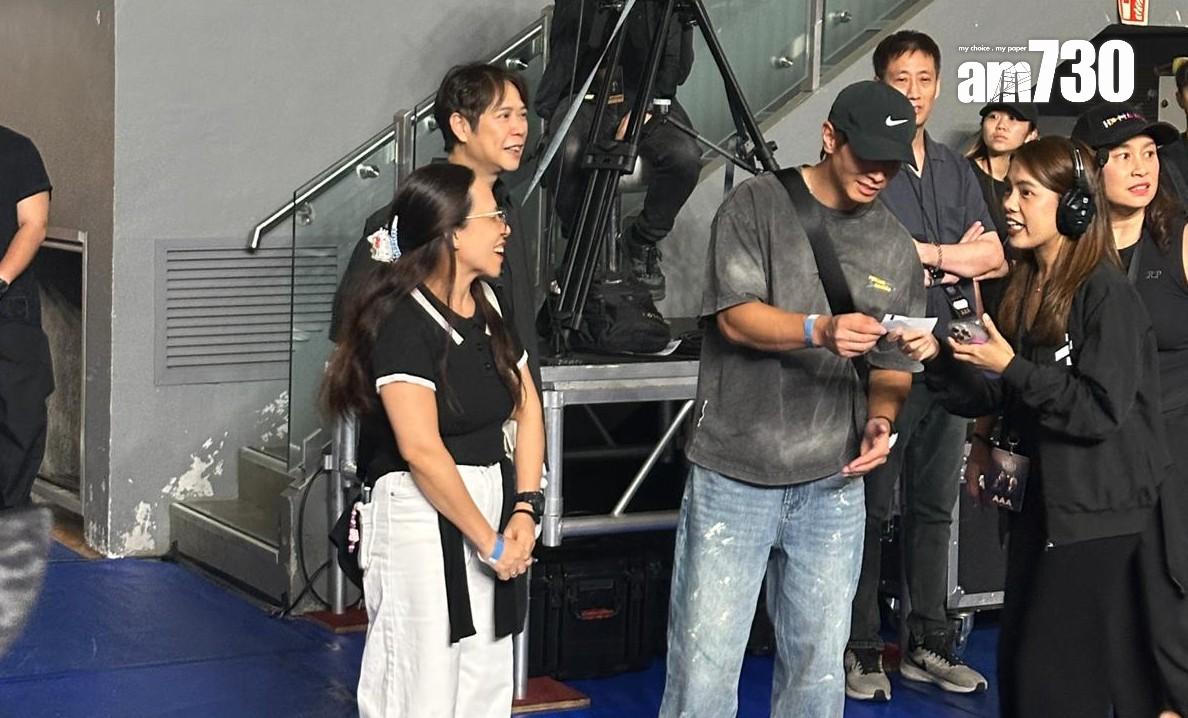 陳柏宇帶工人姐姐一齊睇SB19演唱會。 (娛樂組攝)