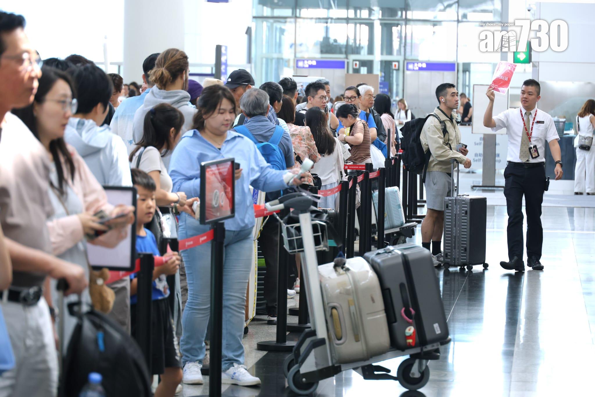 約清晨4時許、5時左右人流最多。(林俊源攝)