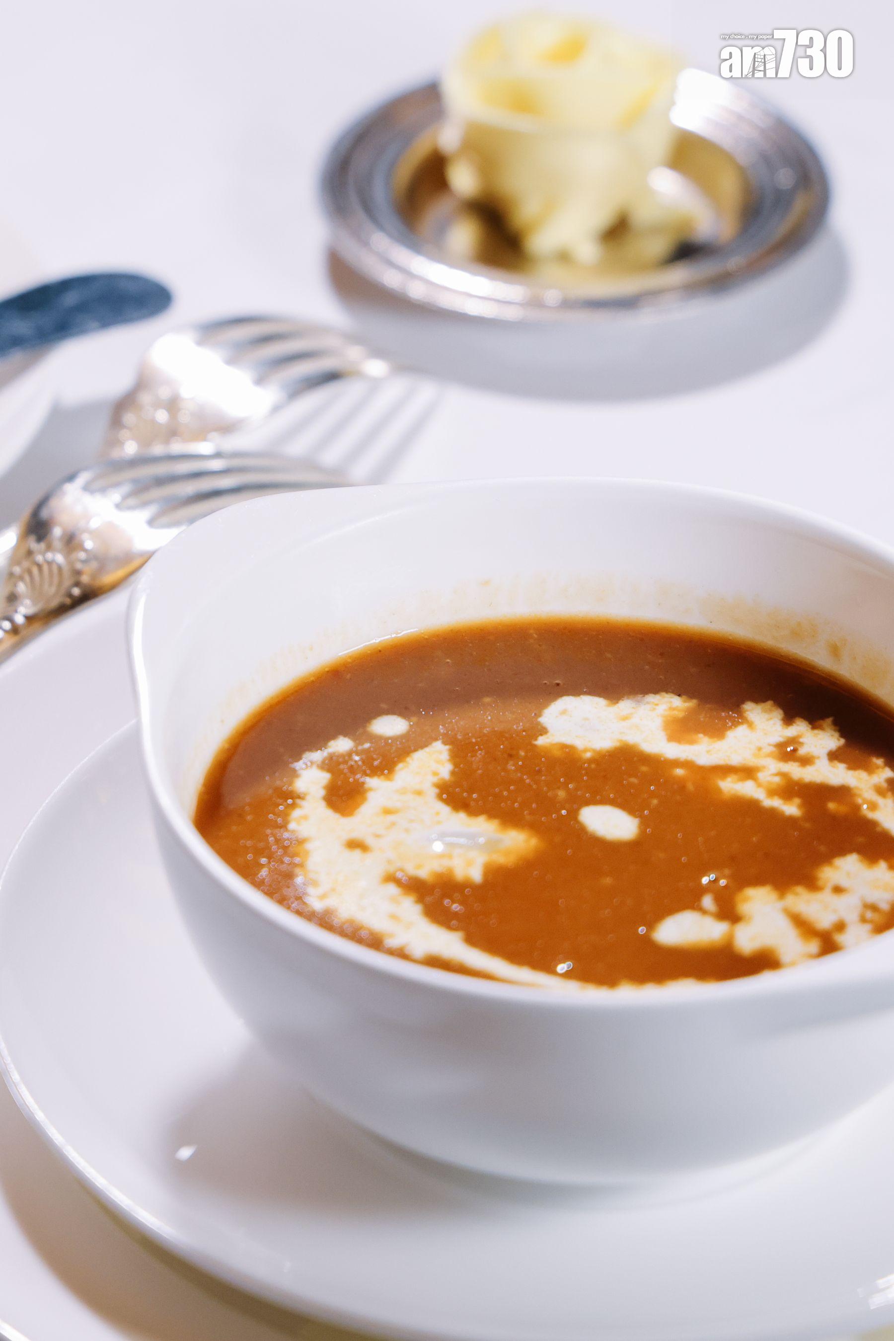 龍蝦湯龍蝦味特級濃郁,嘗出落足料熬製。(吳康琦攝)