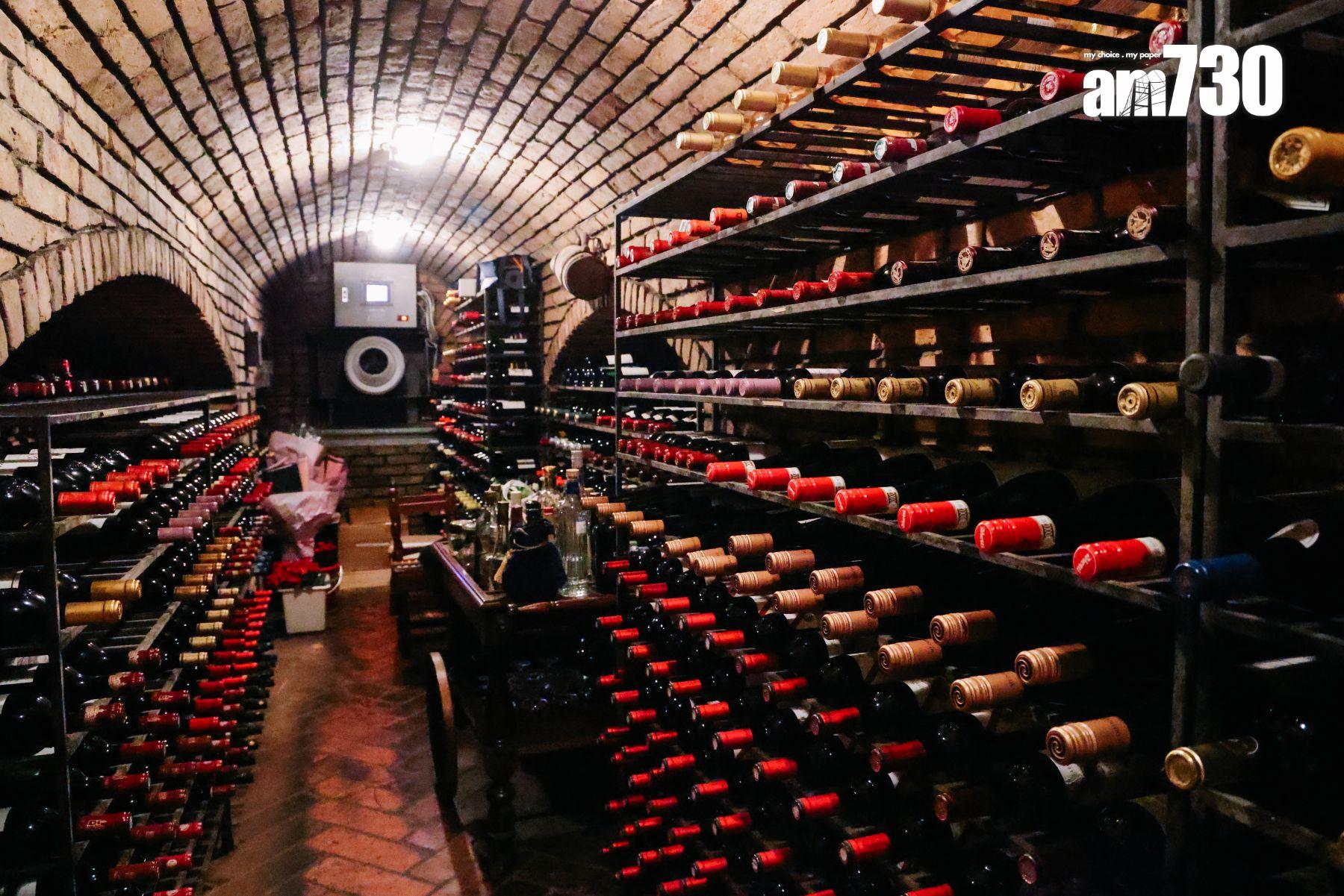 1973年建成的酒窖藏酒量多達3,000瓶。(吳康琦攝)