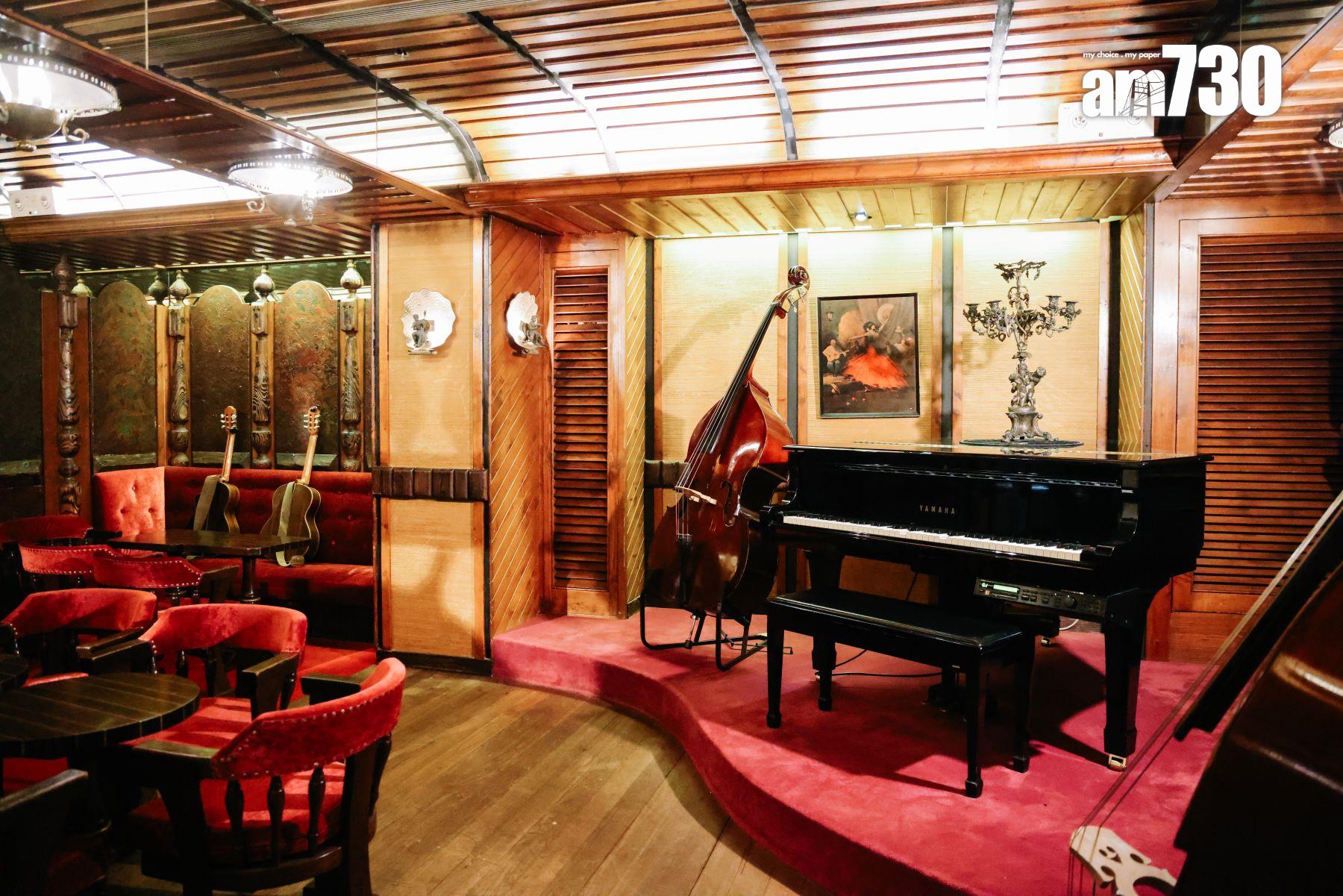 餐廳下層為船艙設計的酒廊,氣派典雅。(吳康琦攝)