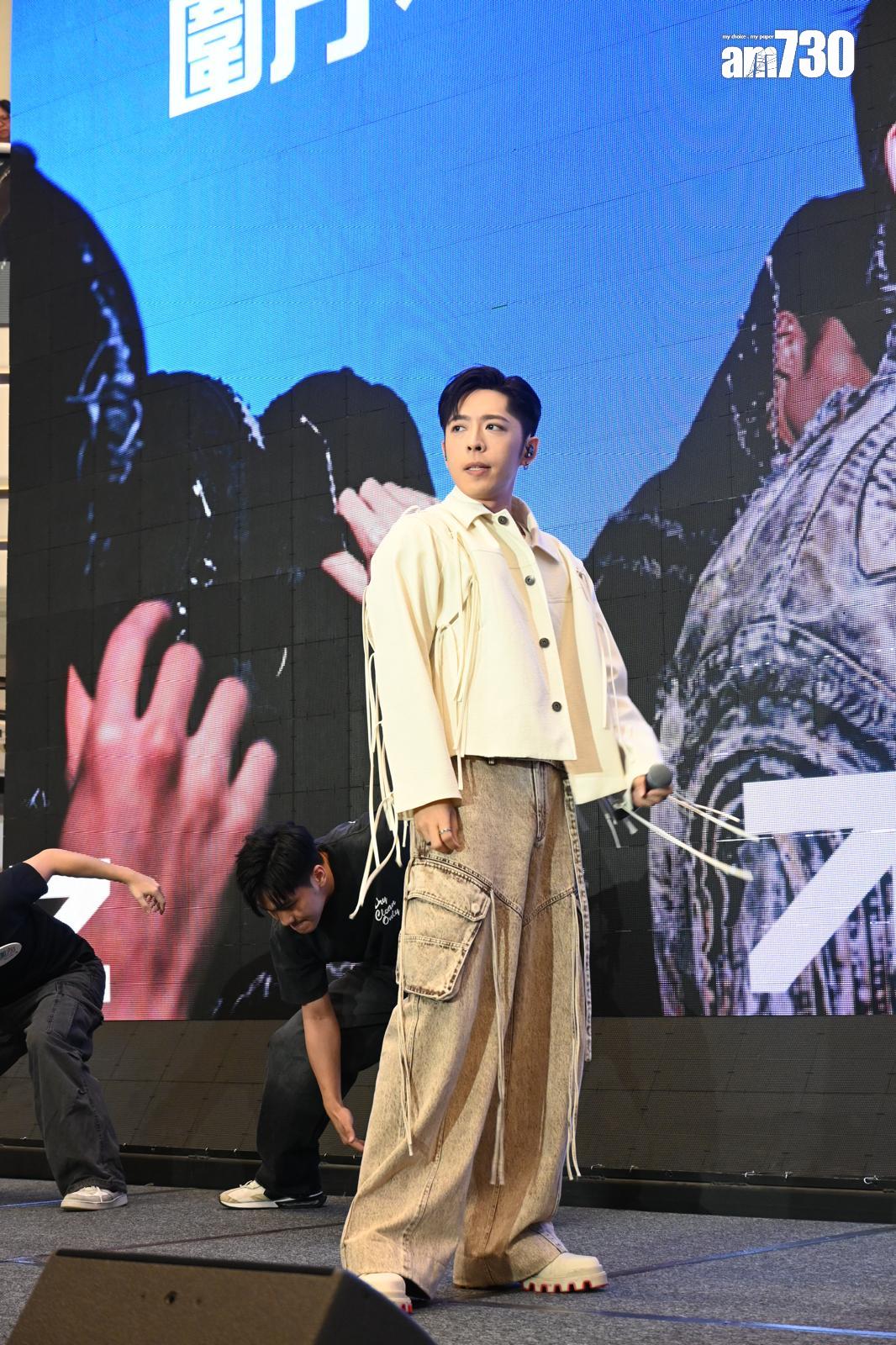 Edan在簽唱會上不但唱歌跳舞,又跟fans玩遊戲。