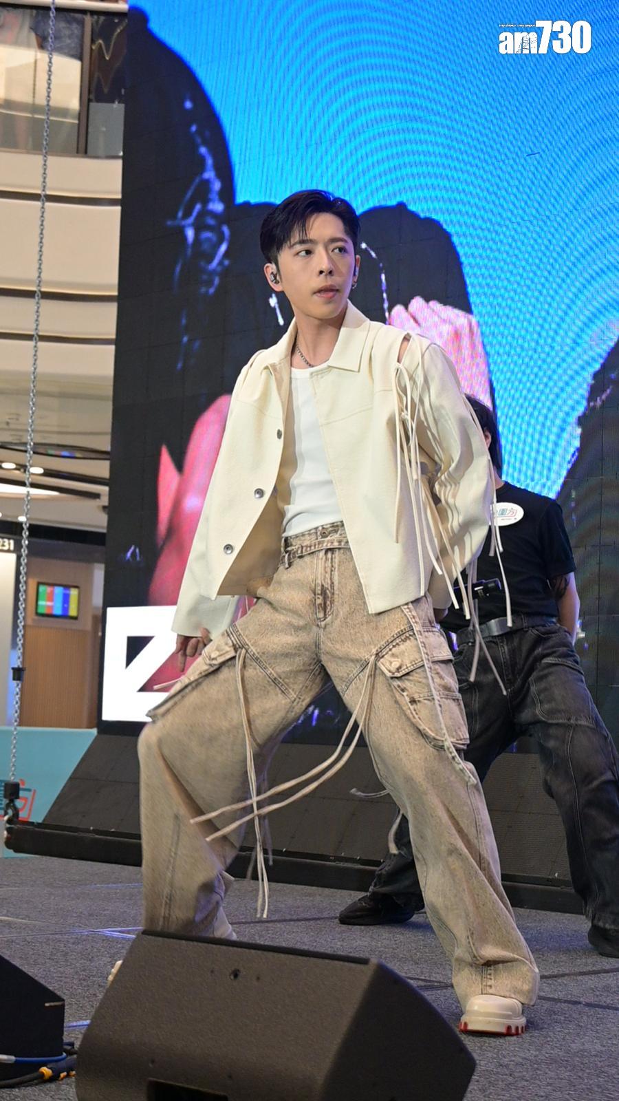 Edan在簽唱會上不但唱歌跳舞,又跟fans玩遊戲。