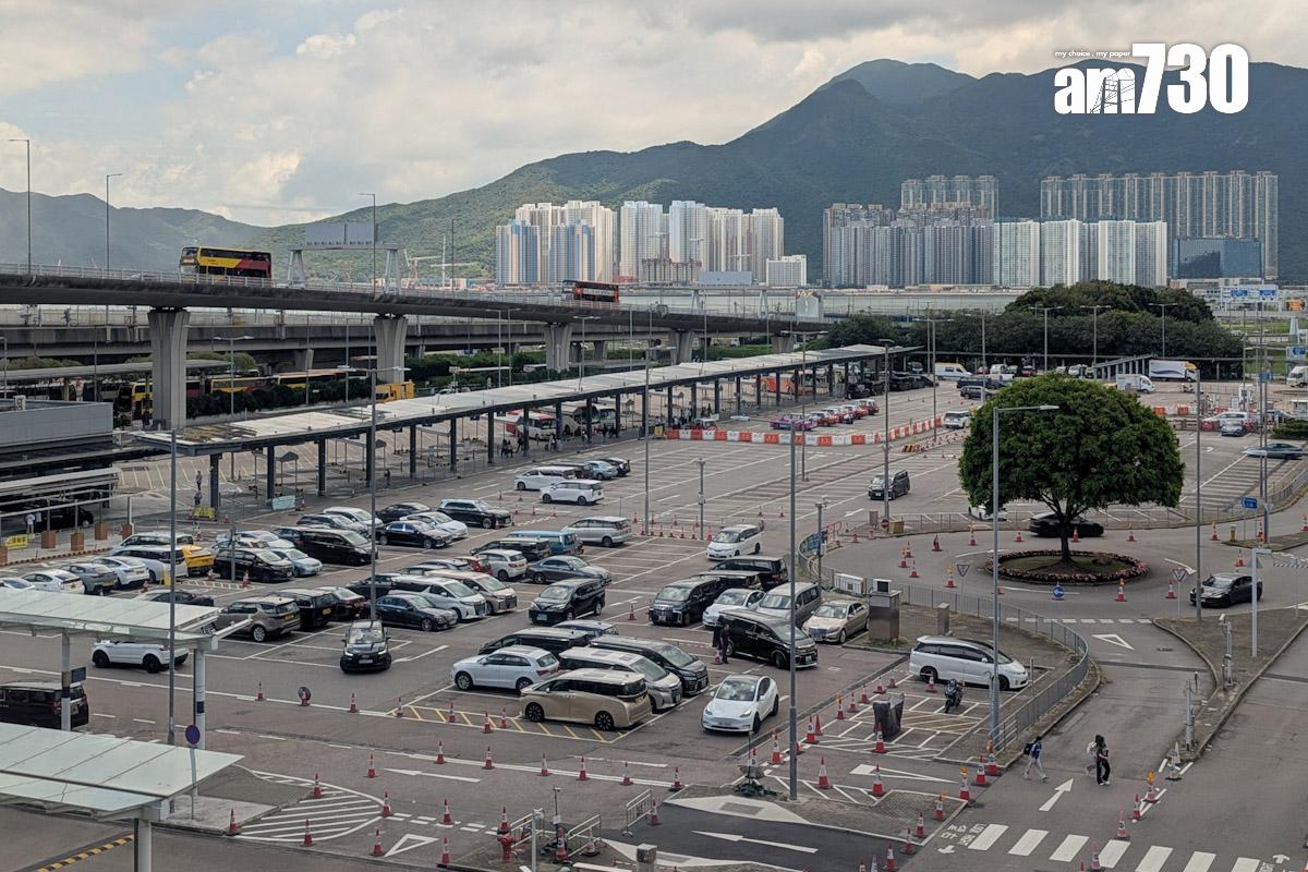 機場一號停車場臨時旅遊車總站停用後,將改為車隊的士及預約的士上落客區。(羅庸軒攝)
