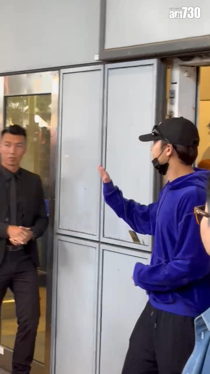 MINGYU一向親民,他向四周揮手,上車後跟拉低車窗,向對面馬路的fans打招呼。(娛樂組攝)