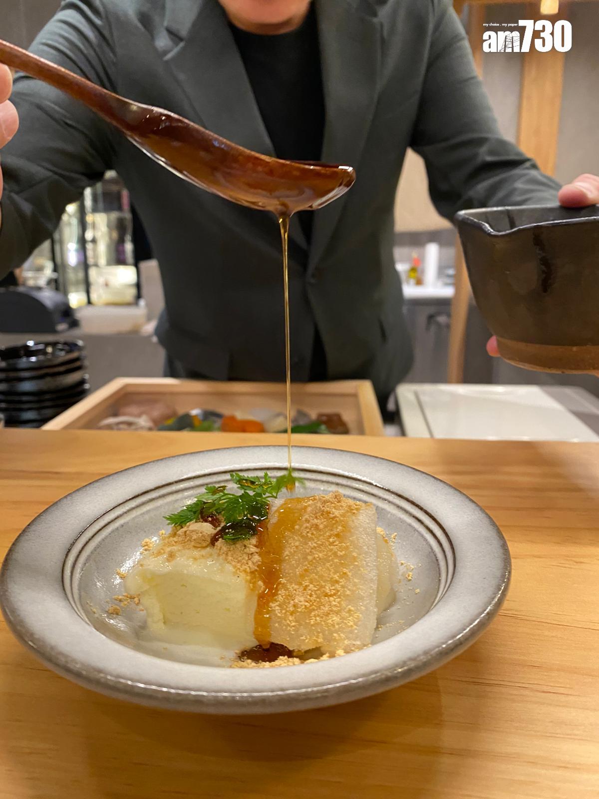 年糕天婦羅配黃豆粉及雪糕,軟糯QQ。