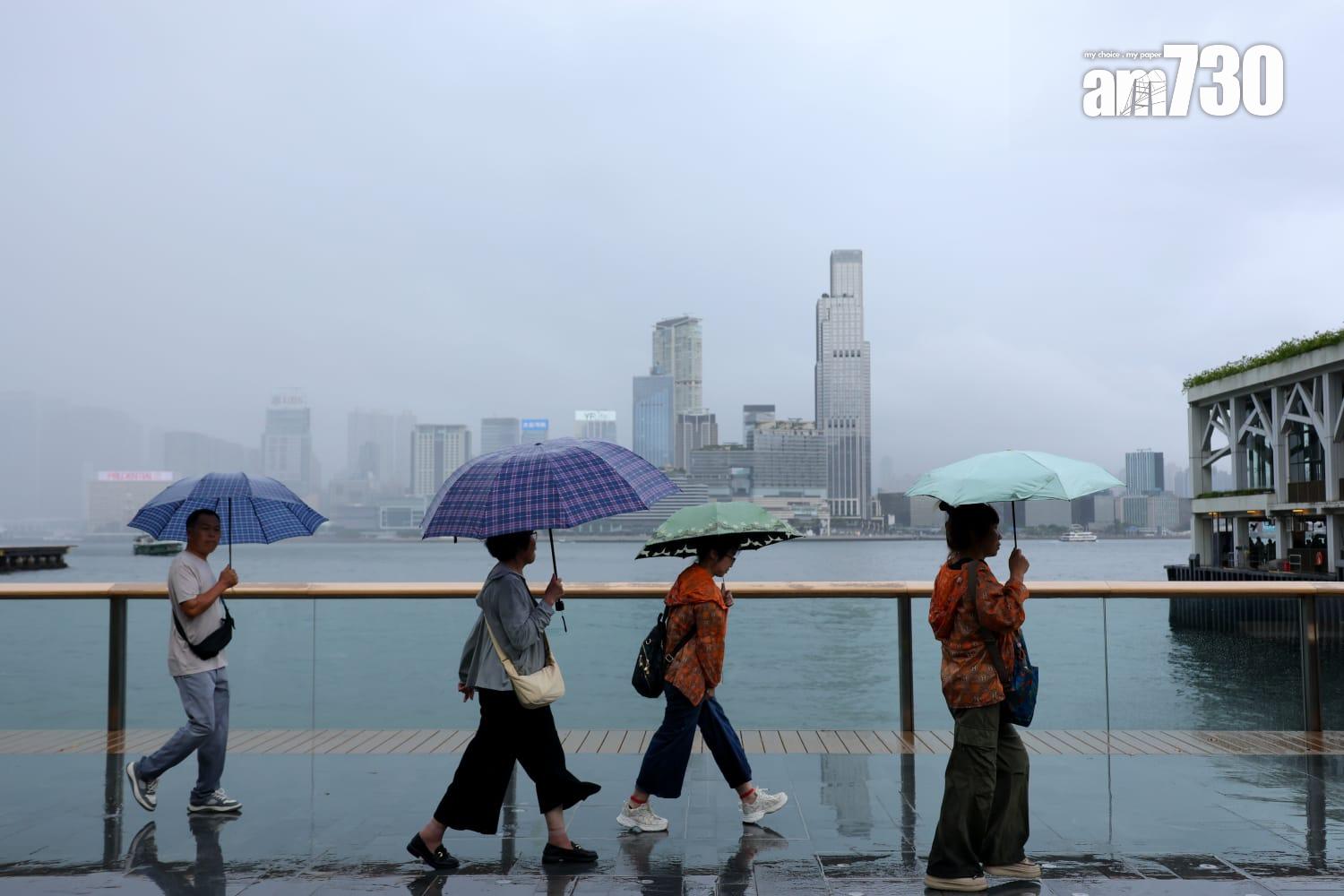 颱風塔巴|今晚幻彩詠香江取消 教育局:全部日校明日停課 (林俊源攝)