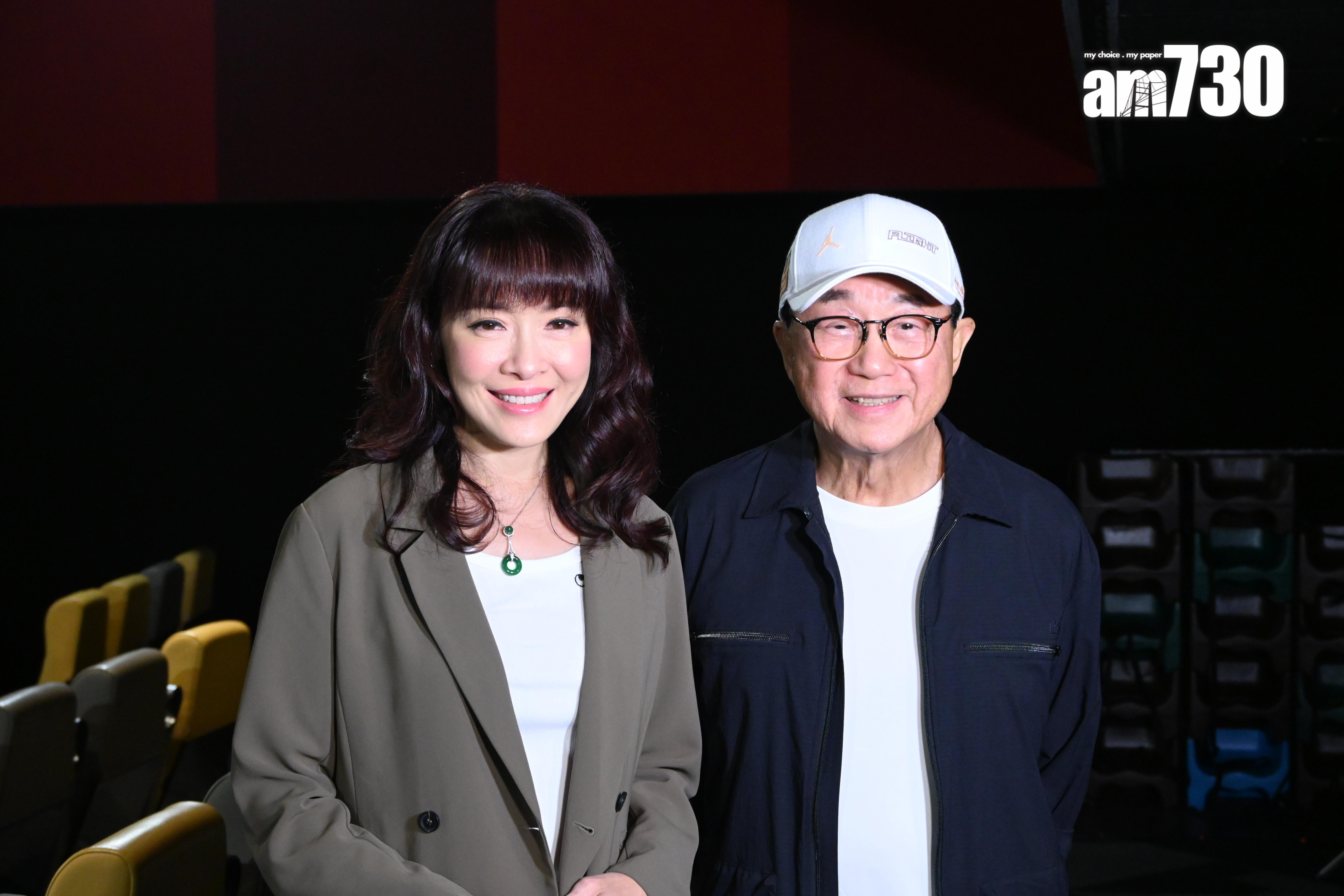 向海嵐不忘跟許冠文集郵。(娛樂組攝)