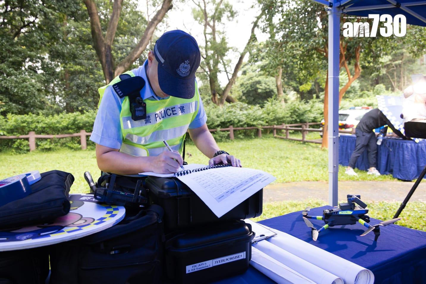 警方於荃錦公路打擊交通違例。(周令知攝)