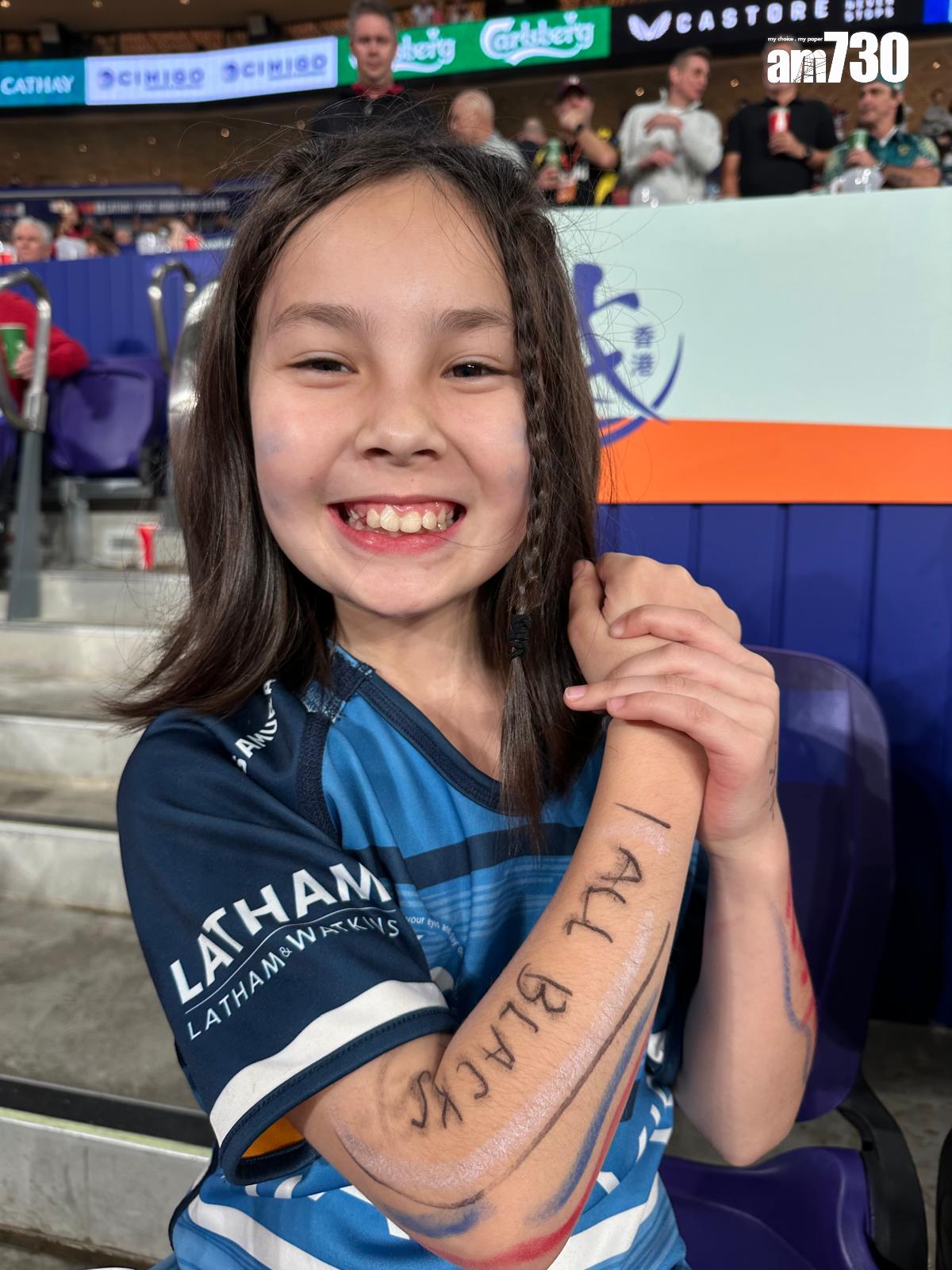 Jocelyn就讀天主教總堂區學校,特別熱愛欖球。(受訪者提供)