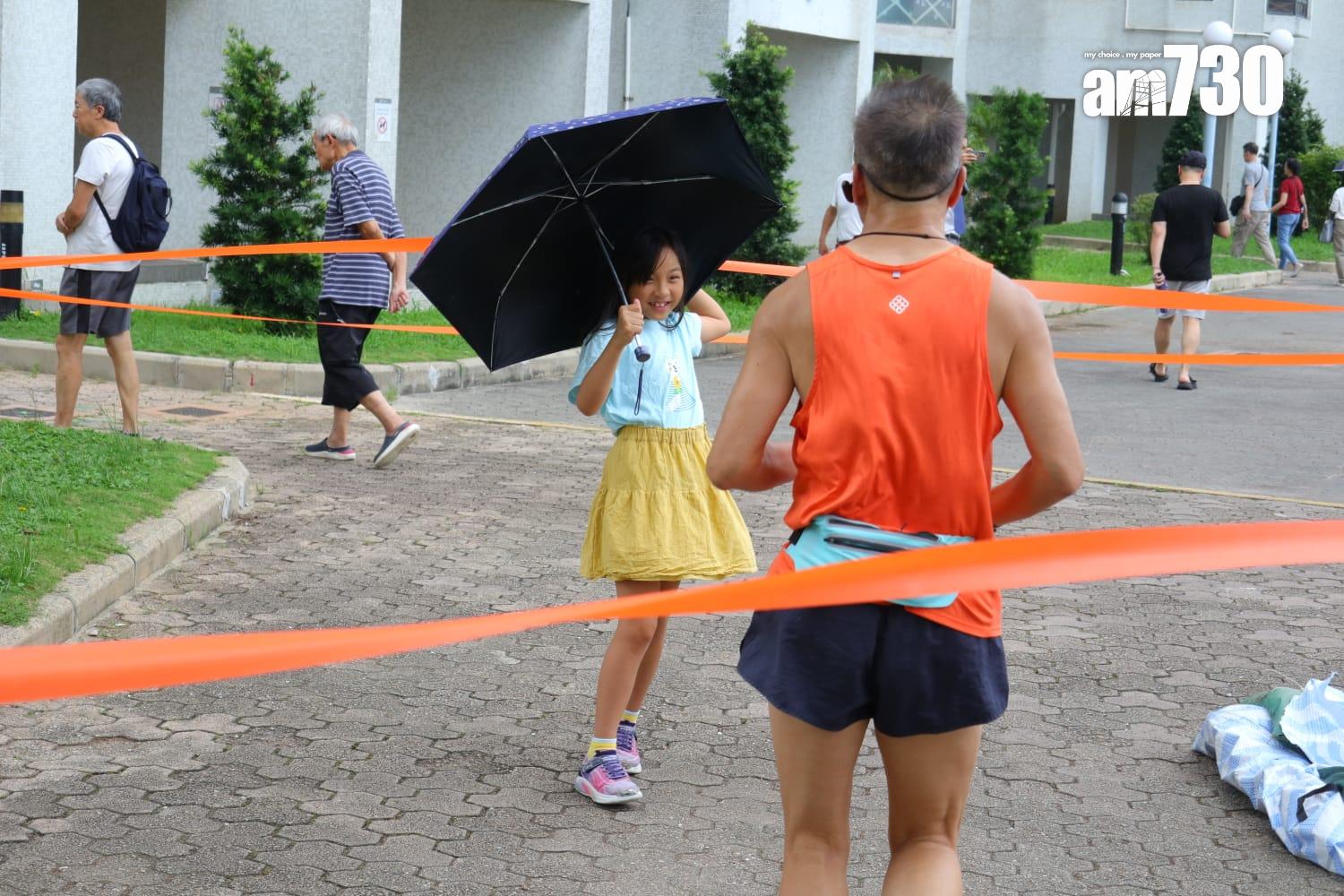 大批居民到杏花邨追風。(鍾式明攝)