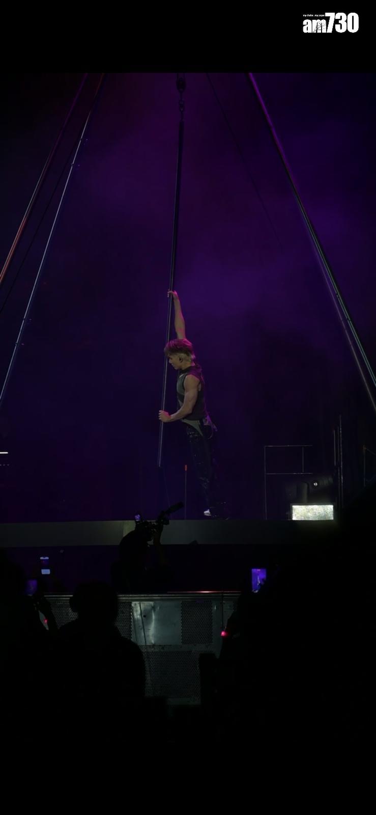 關智斌表演空中pole dace時象出意外。