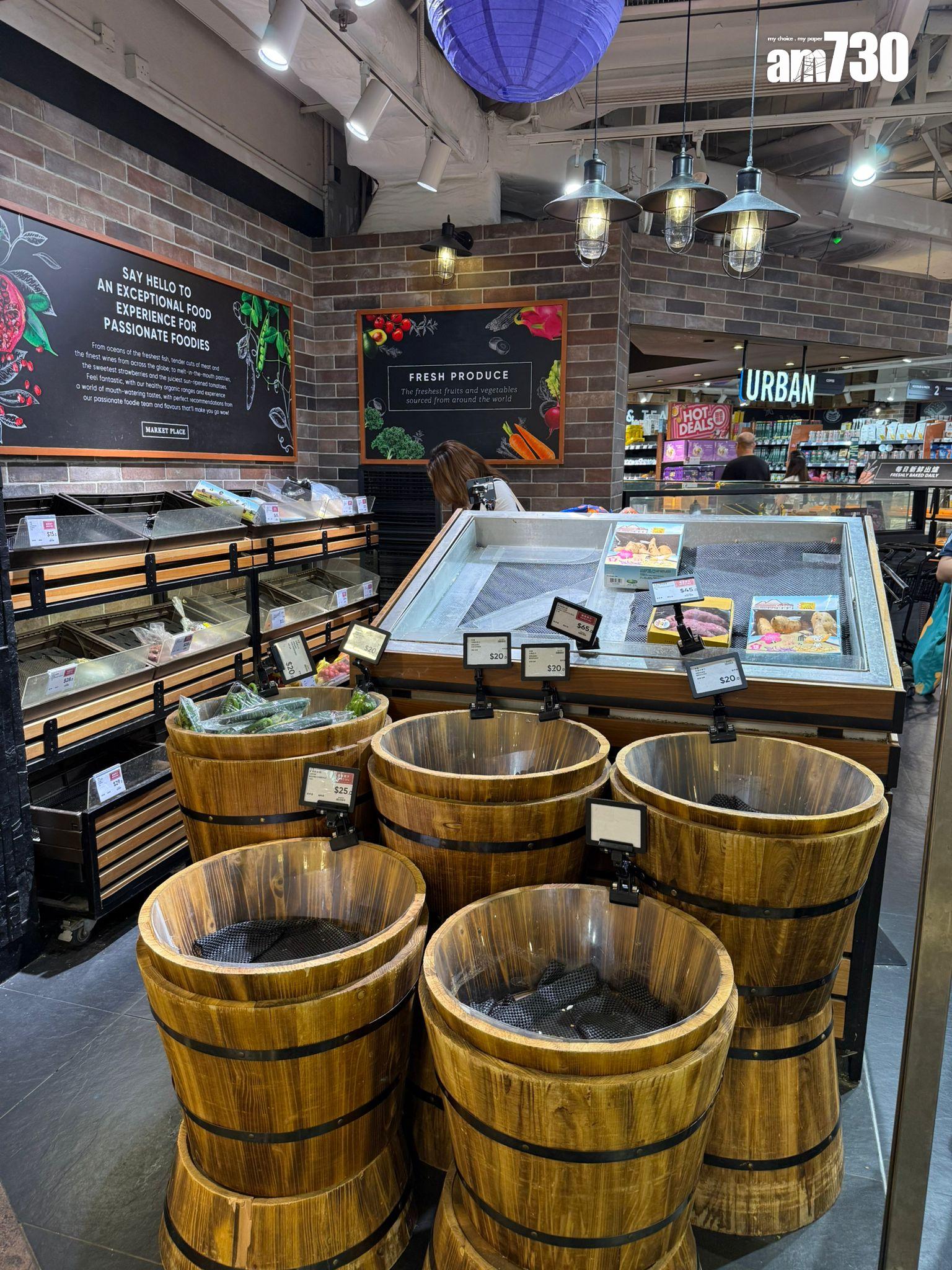 颱風樺加沙|樺加沙促港人本地消費,有超市貨品被搶購一空。(本報記者攝)