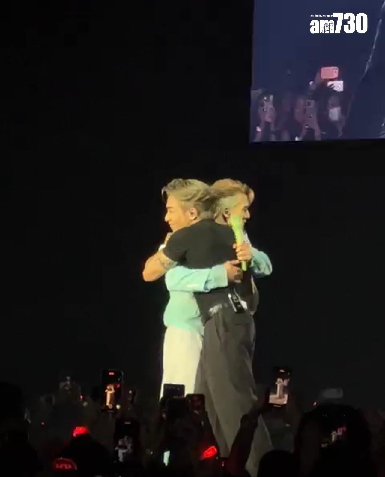 關智斌與Tyson Yoshi合唱《1994》後抱抱。(娛樂組攝)