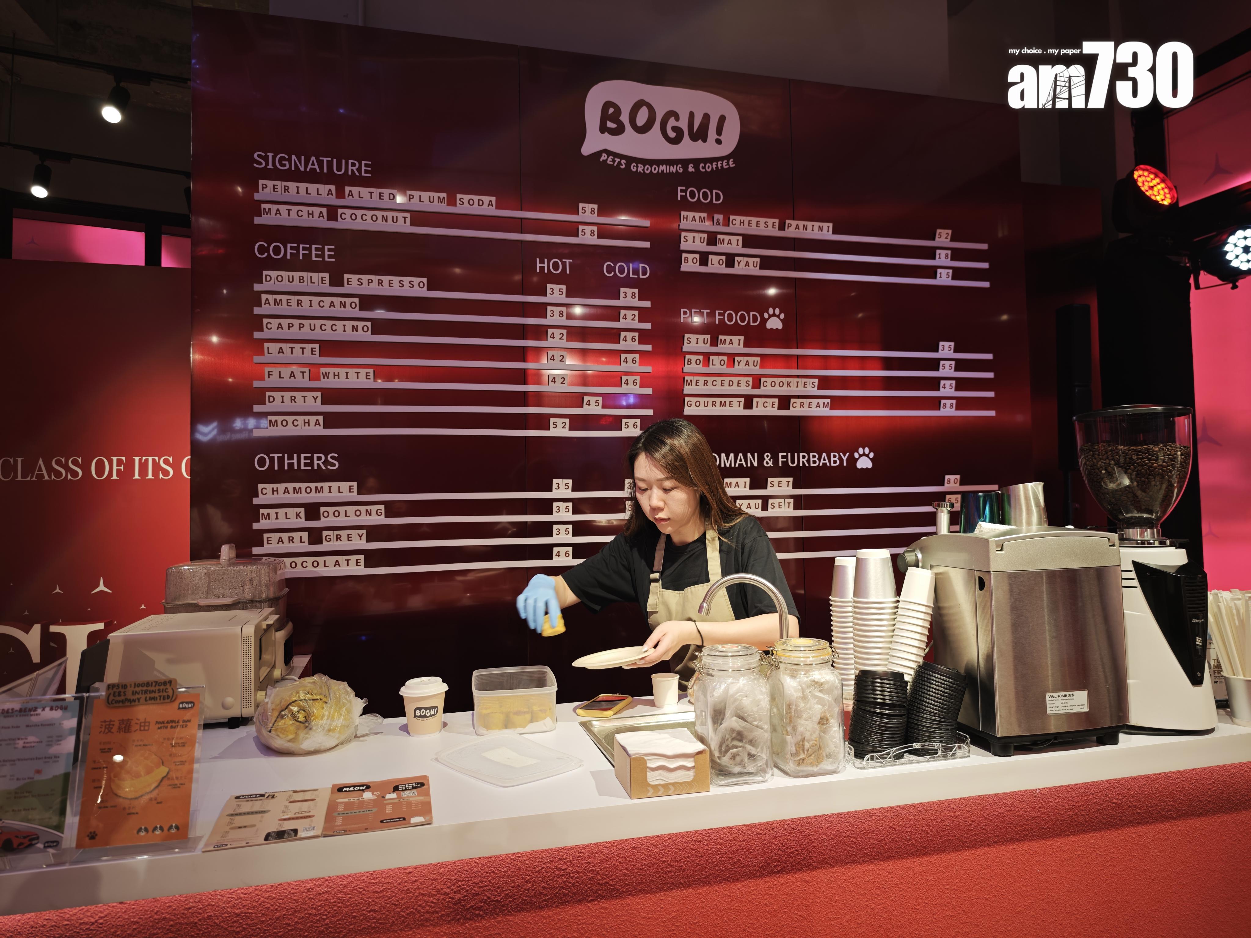 室內設有平治寵物友善Cafe。