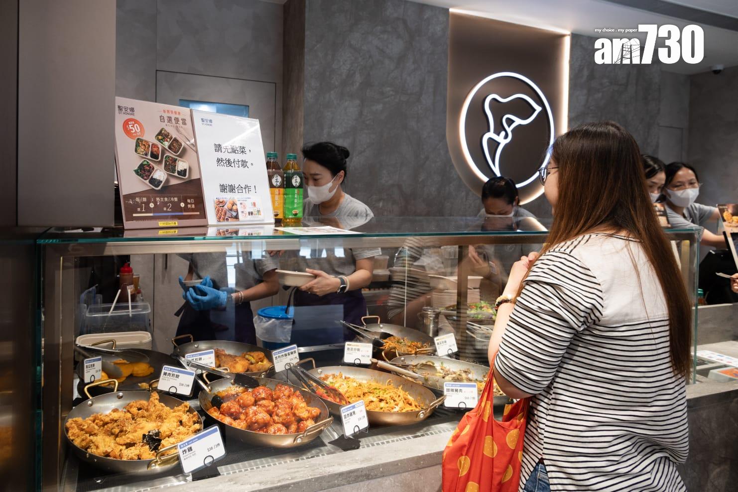 連鎖西餅店聖安娜餅屋突進軍兩餸飯市場,在太子分店推出50元「韓式兩餸飯」,提供堂食座位。(周令知攝)