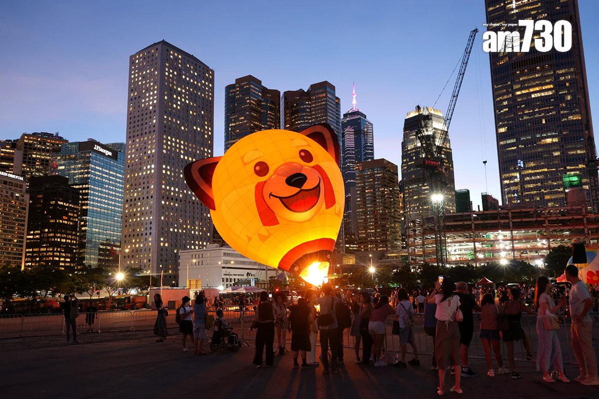 香港國際熱氣球節一連4日在中環海濱舉行,惟因未獲政府批准,熱氣球不得接載公眾。(林俊源攝)