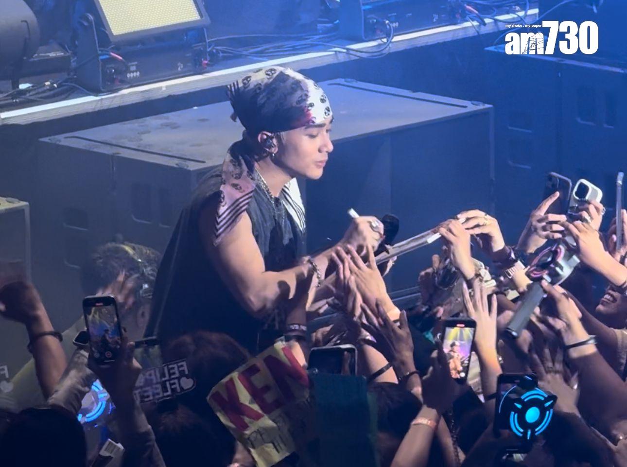 Josh竟走落台大派福利,忽然送簽名。 (娛樂組攝)