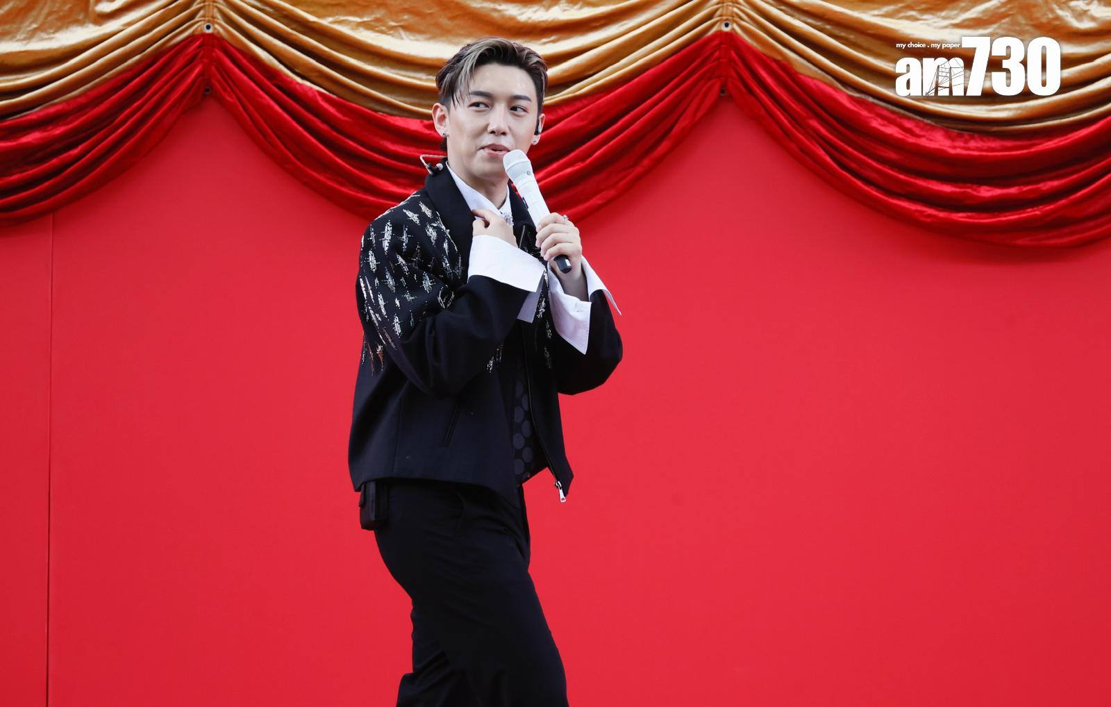 MC張天賦繼3月為沙田馬場打吡賽後,相隔半年馬季開鑼,再次擔任表演嘉賓。(蘇文傑攝)