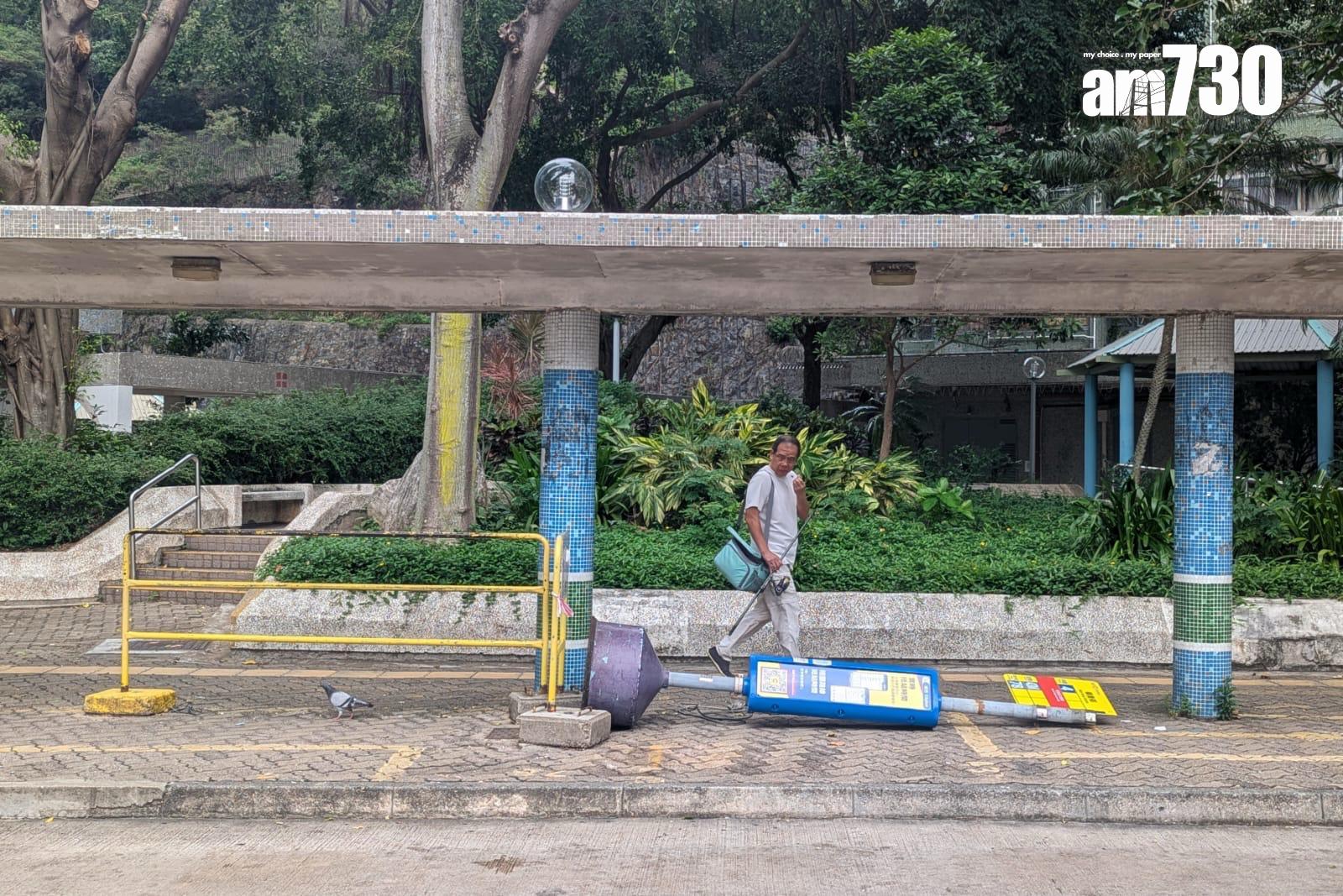 颱風樺加沙|華貴邨有車站站牌已放下防颱風(羅庸軒攝)