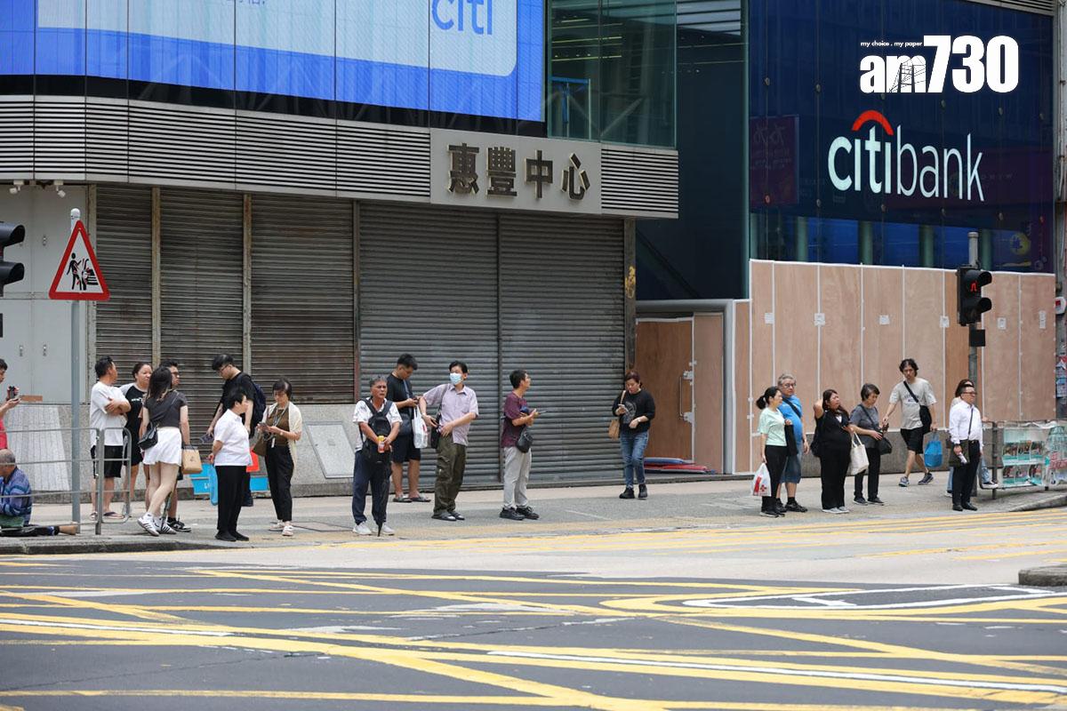 超強颱風樺加沙襲港,各界都嚴陣以待。(林俊源攝)