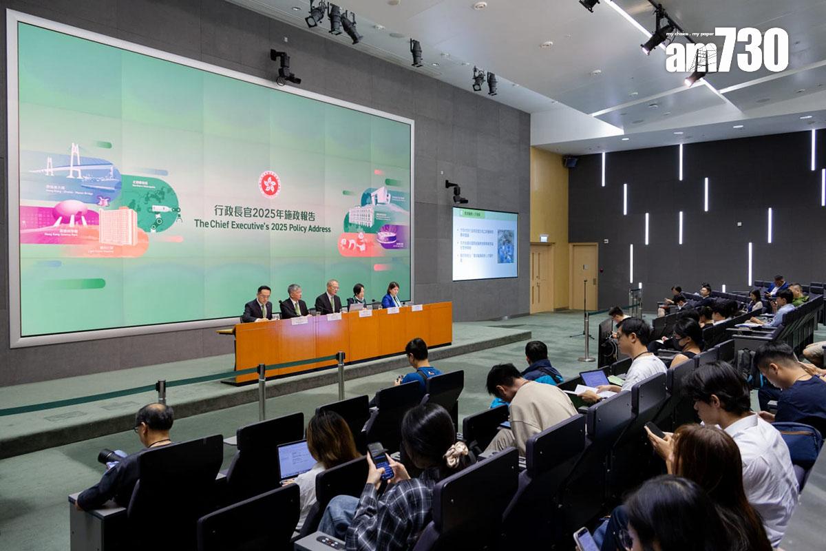 醫務衞生局、衞生署和醫院管理局簡介新一份《施政報告》相關措施。(周令知攝)